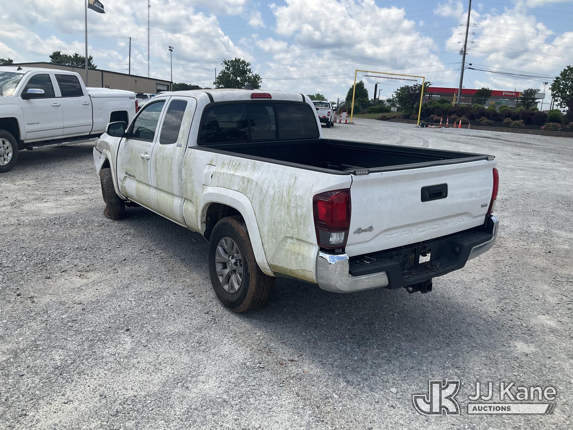 (Villa Rica, GA) 2018 Toyota Tacoma 4x4 Extended-Cab Pickup Truck Runs) (Intermittently Moves, Wreck