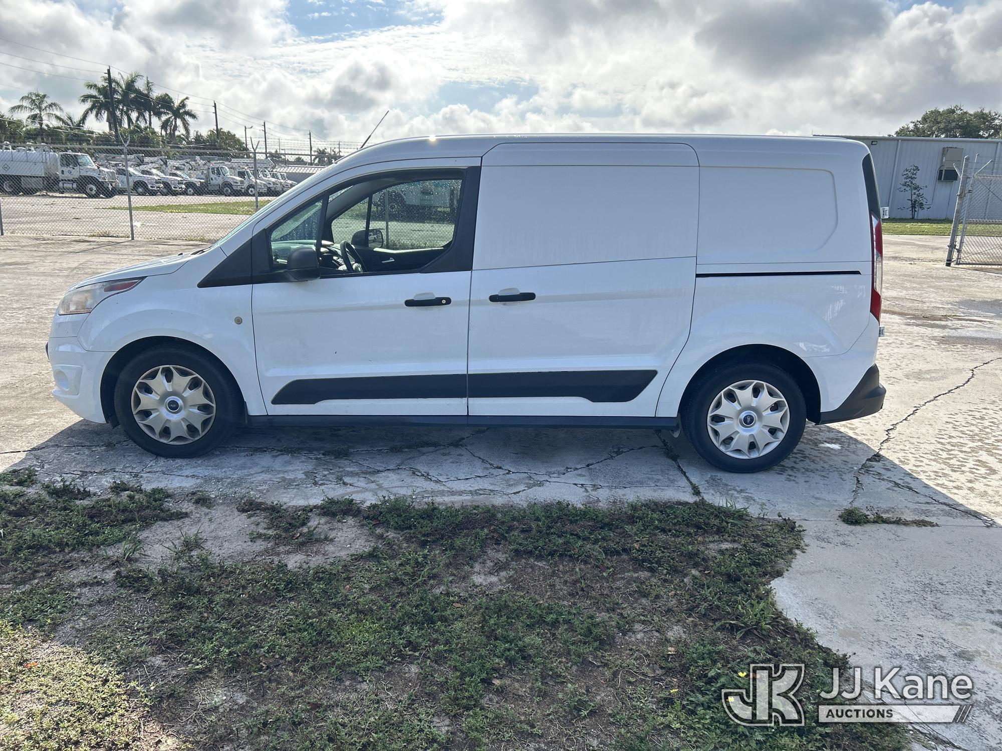 (Riviera Beach, FL) 2017 Ford Transit Connect Mini Cargo Van Runs & Moves) (Paint Damage) (FL Reside