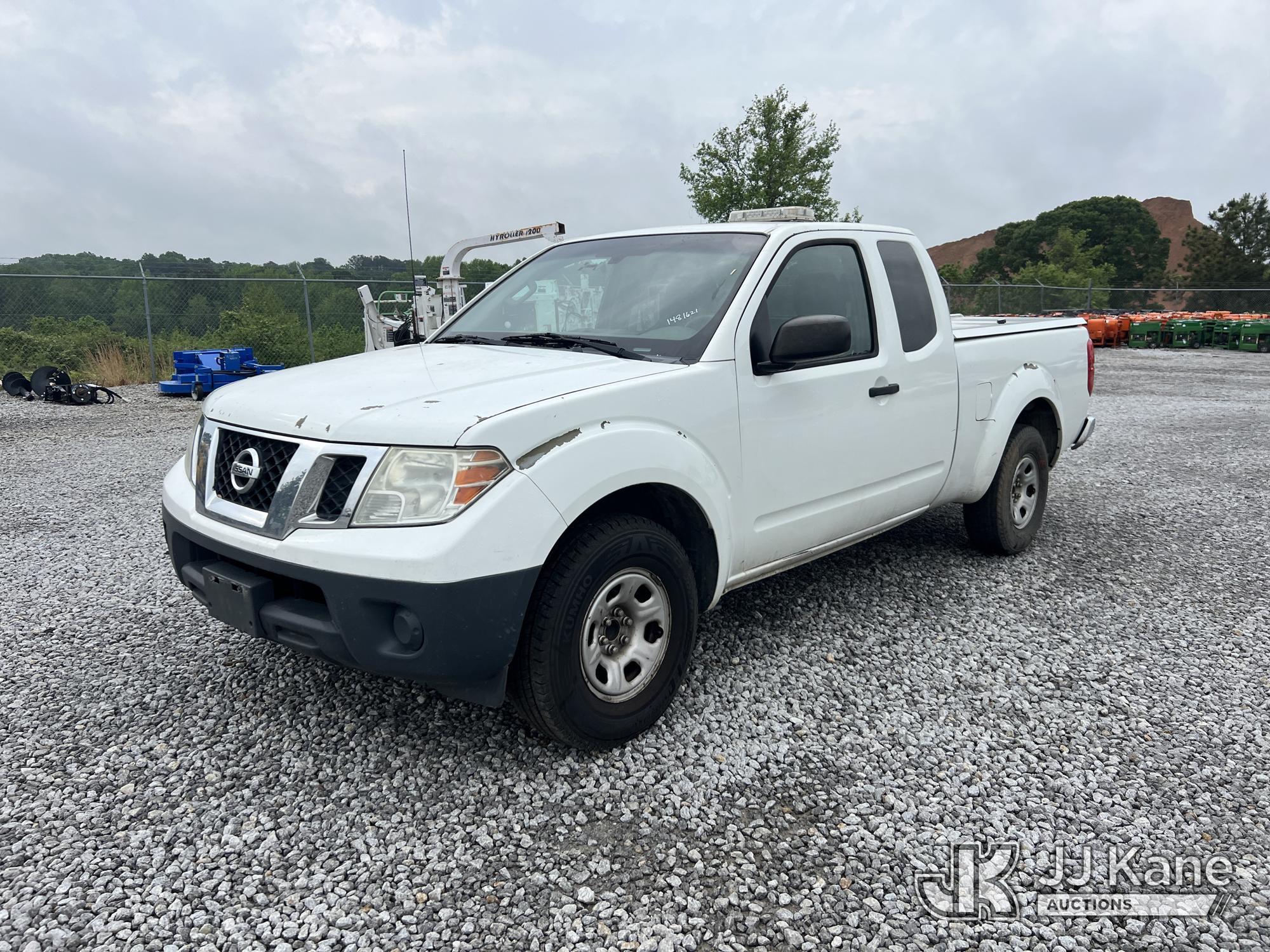 (Villa Rica, GA) 2016 Nissan Frontier Extended-Cab Pickup Truck Runs & Moves) (Check Engine Light On