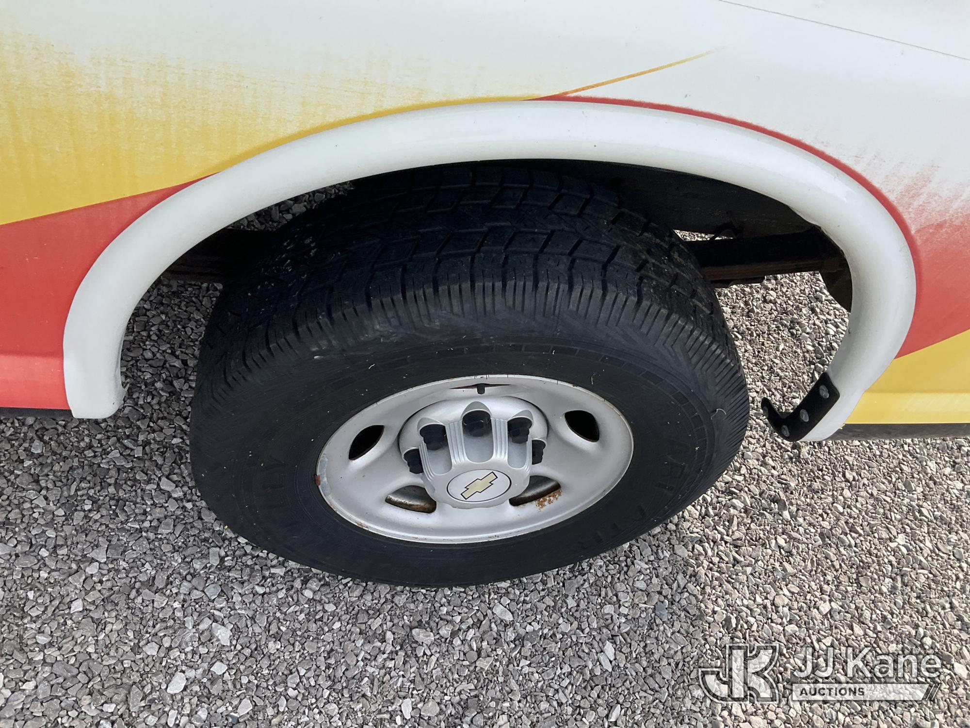 (Verona, KY) 2007 Chevrolet Express 2500 Cargo Van Not Running, Condition Unknown) (Side Doors Damag