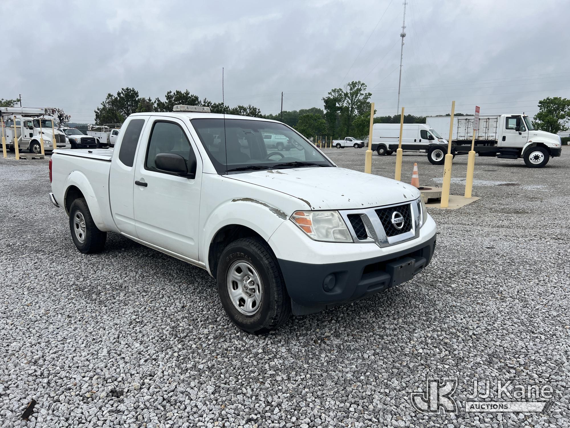 (Villa Rica, GA) 2016 Nissan Frontier Extended-Cab Pickup Truck Runs & Moves) (Check Engine Light On