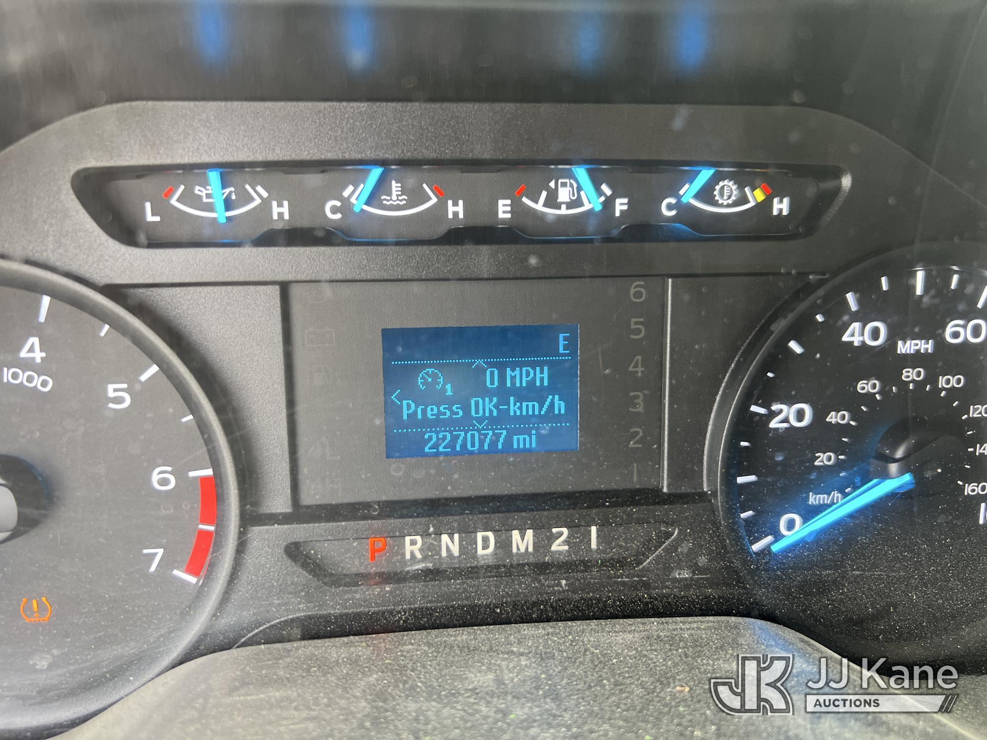 (College Park, GA) 2017 Ford F250 SD 4x4 Crew-Cab Pickup Truck Runs & Moves) (Engine Tick