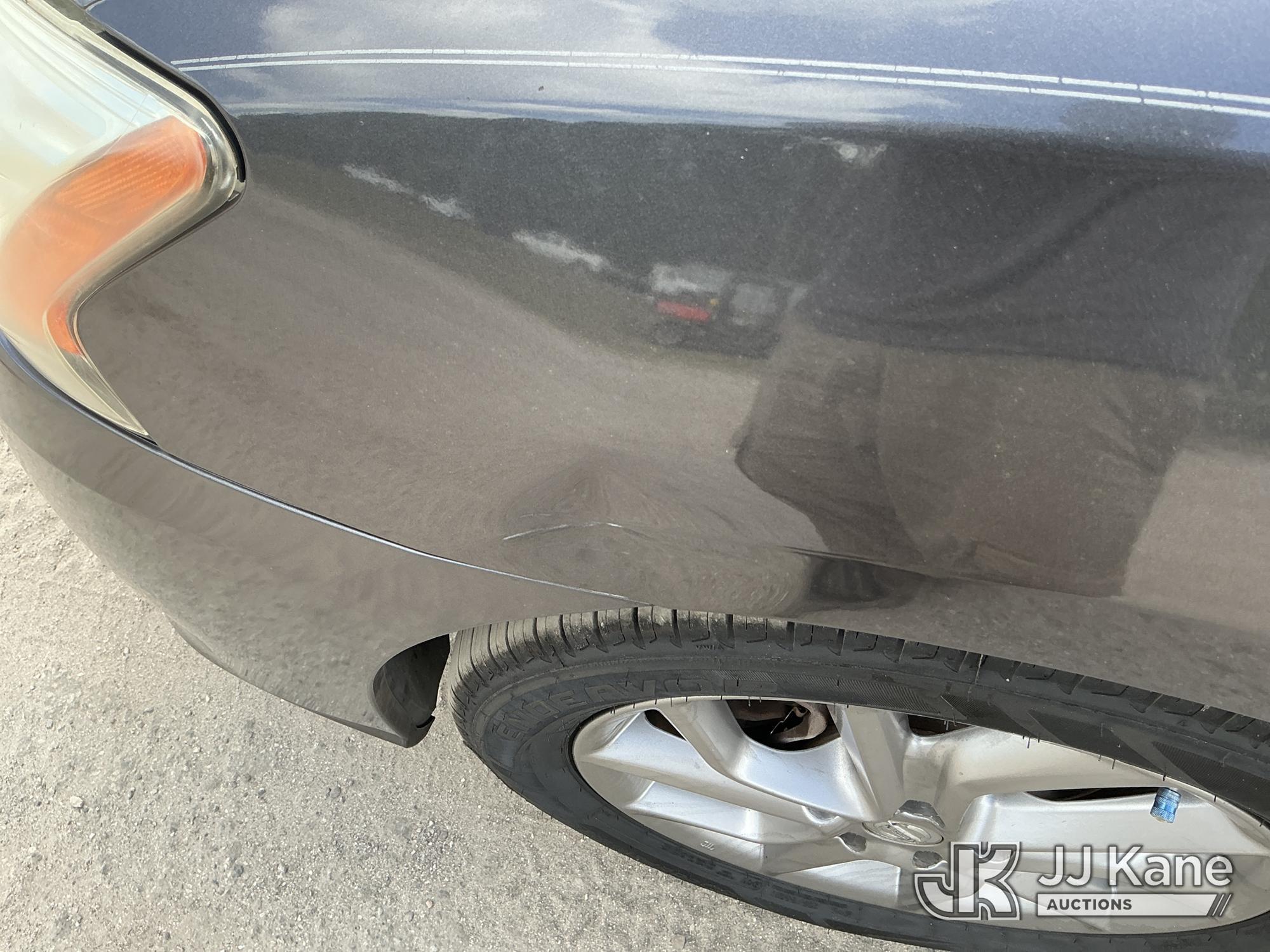 (Tampa, FL) 2014 Nissan Sentra 4-Door Sedan Runs & Moves) (Body Damage, Paint Damage) (FL Residents