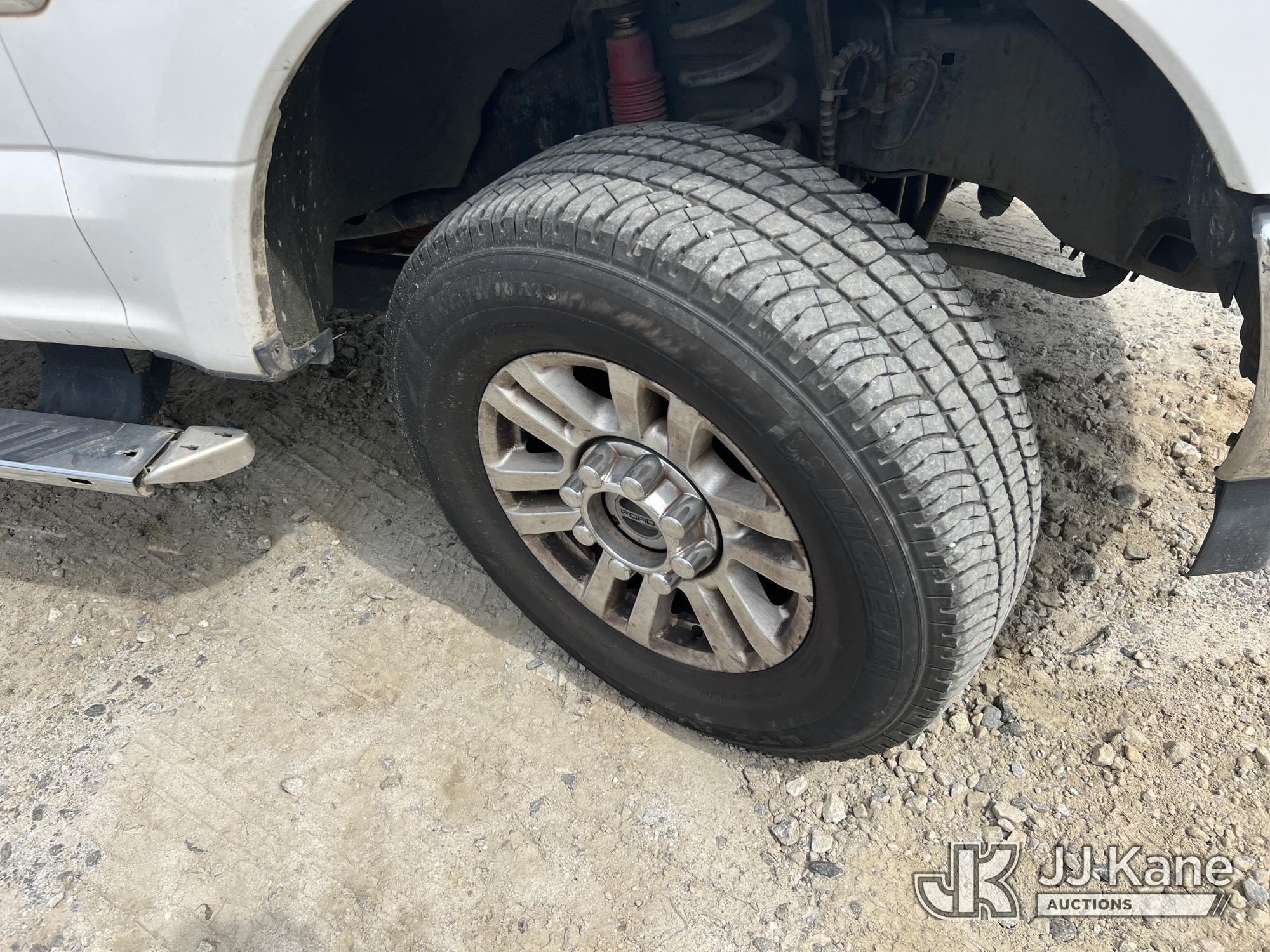 (College Park, GA) 2017 Ford F250 SD 4x4 Crew-Cab Pickup Truck Runs & Moves) (Engine Tick
