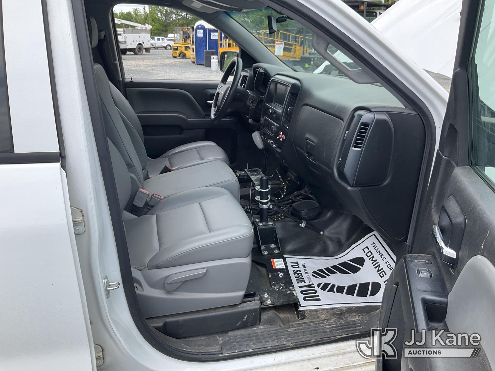 (China Grove, NC) 2017 Chevrolet Silverado 1500 4X4 Crew-Cab Pickup Truck Runs & Moves) (Check Engin