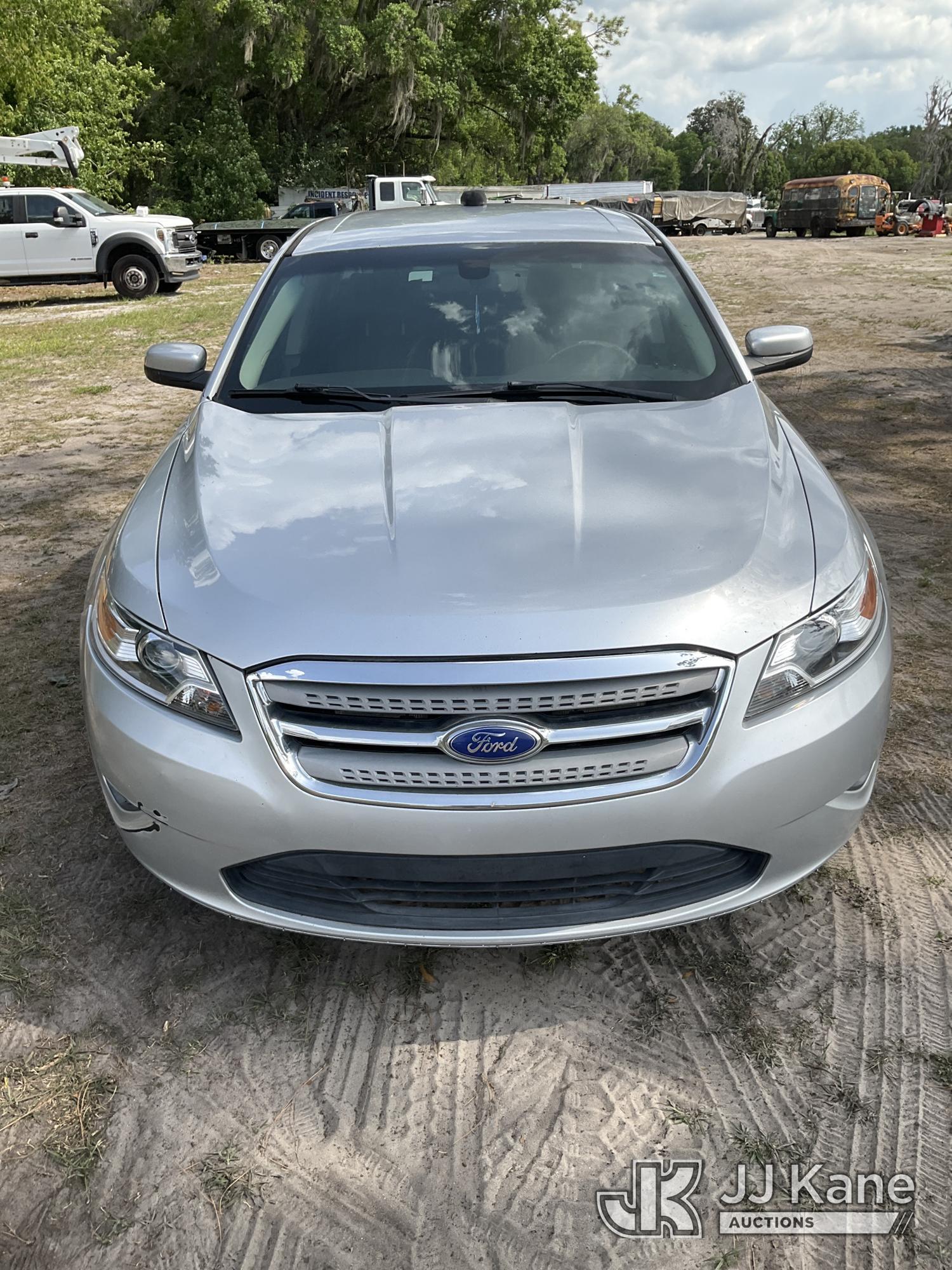 (Ocala, FL) 2012 Ford Taurus 4-Door Sedan Runs & Moves) (Jump To Start, Minor Body Damage, Paint Dam