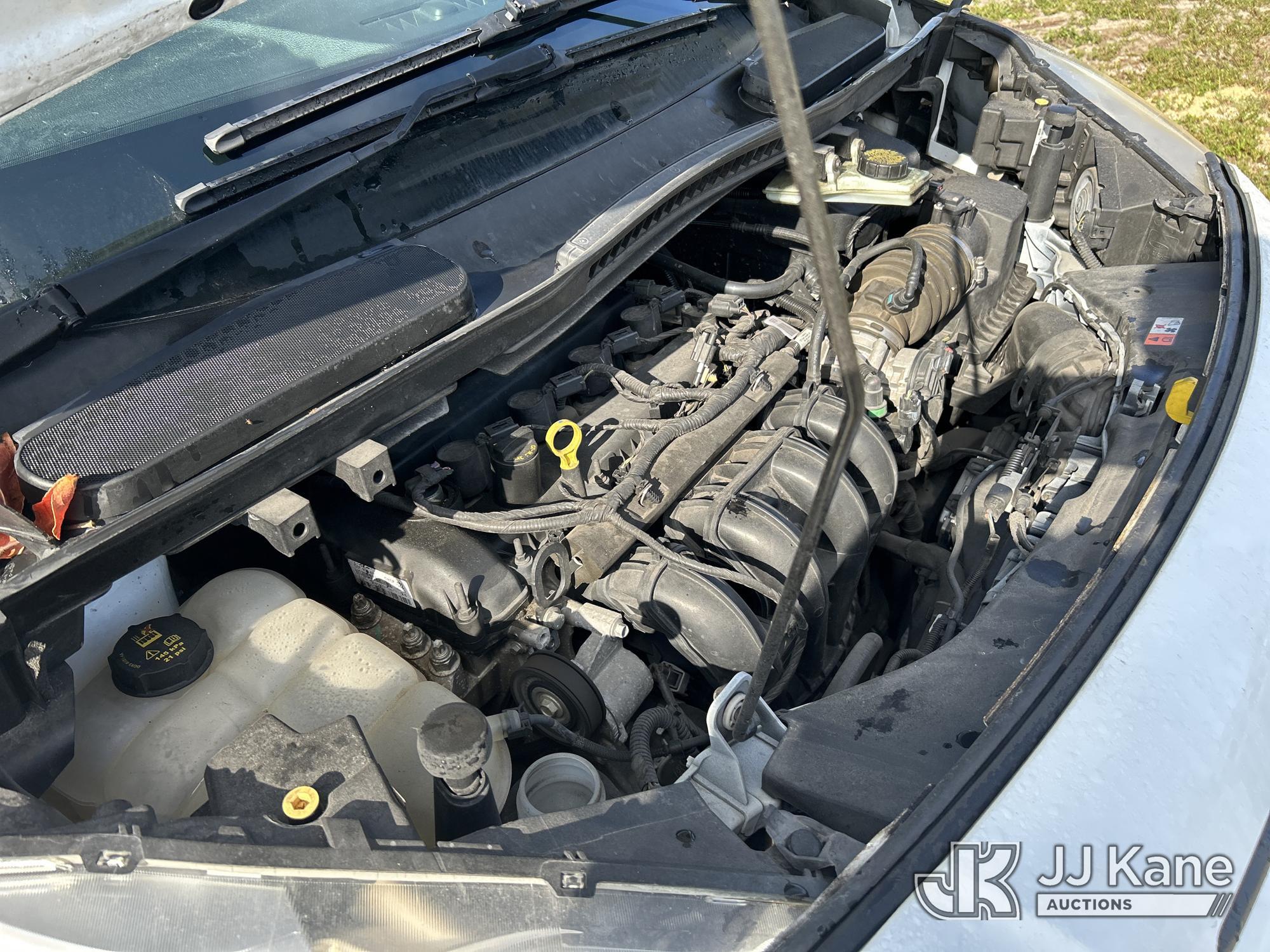 (Riviera Beach, FL) 2017 Ford Transit Connect Mini Cargo Van Runs & Moves) (Paint Damage) (FL Reside
