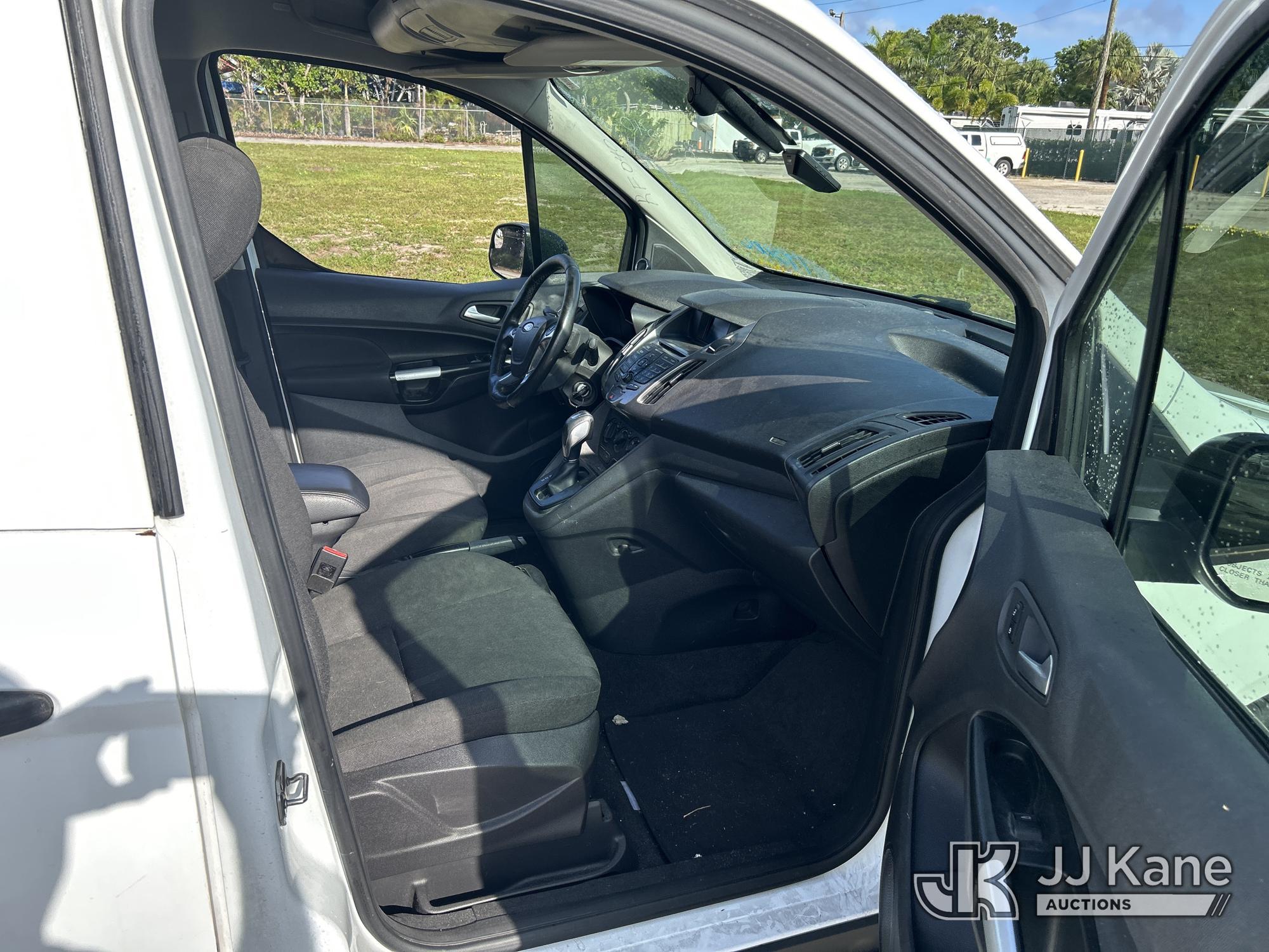 (Riviera Beach, FL) 2017 Ford Transit Connect Mini Cargo Van Runs & Moves) (Paint Damage) (FL Reside