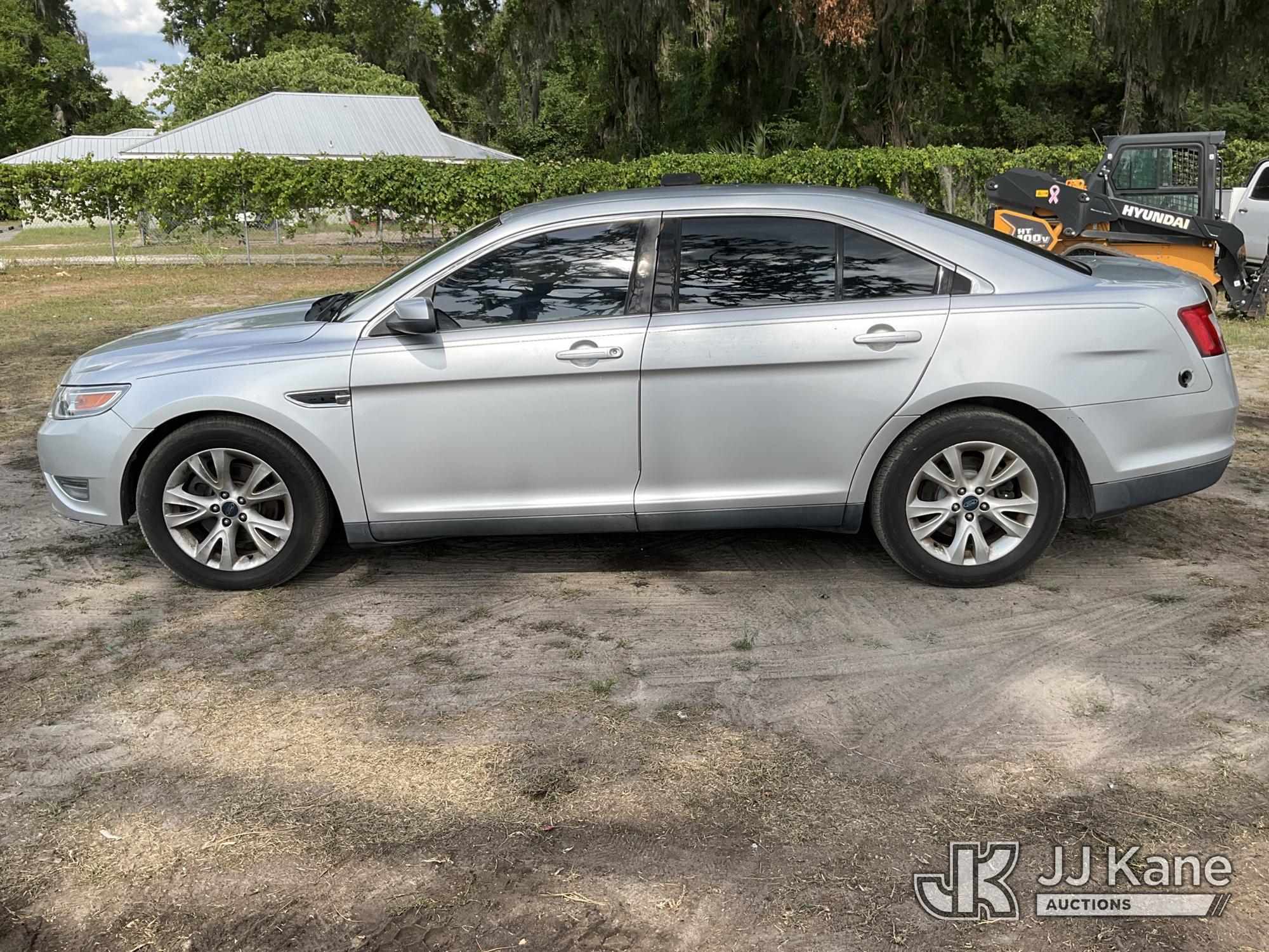 (Ocala, FL) 2012 Ford Taurus 4-Door Sedan Runs & Moves) (Jump To Start, Minor Body Damage, Paint Dam
