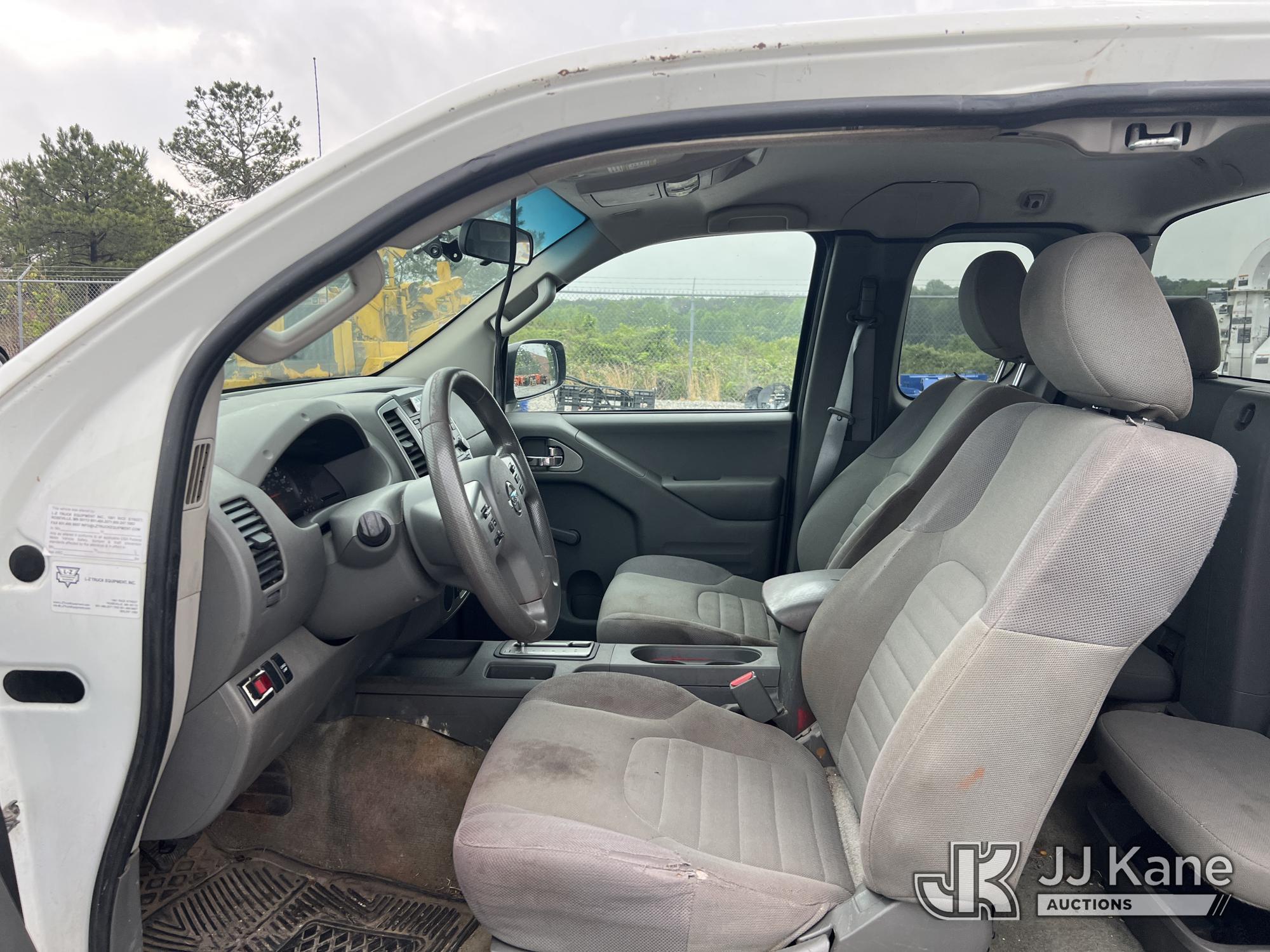 (Villa Rica, GA) 2016 Nissan Frontier Extended-Cab Pickup Truck Runs & Moves) (Check Engine Light On