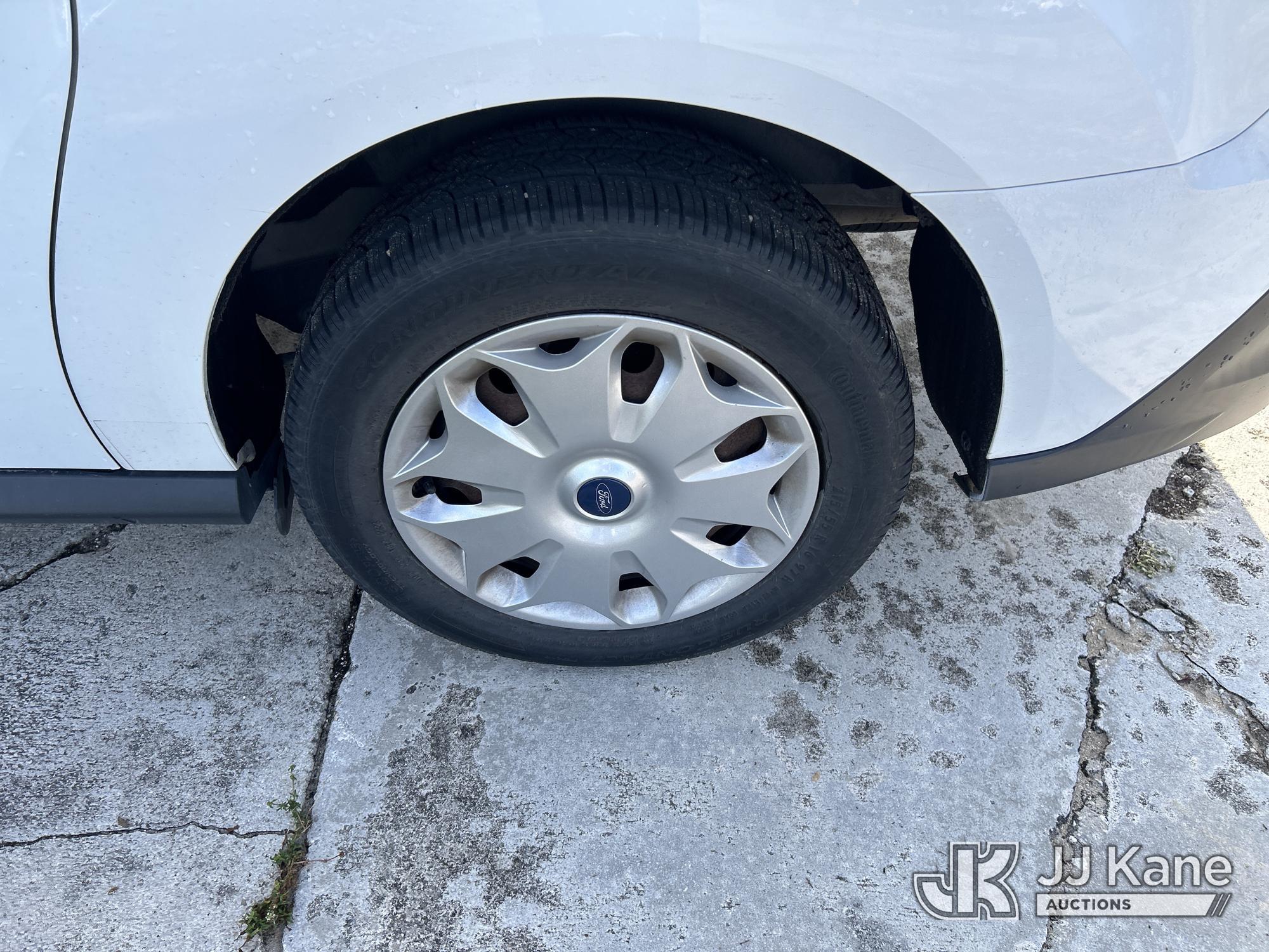 (Riviera Beach, FL) 2017 Ford Transit Connect Mini Cargo Van Runs & Moves) (Paint Damage) (FL Reside