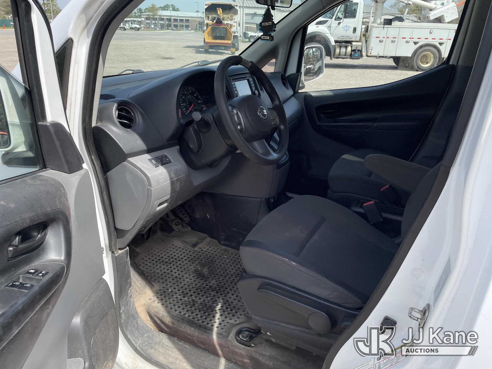 (Defuniak Springs, FL) 2015 Nissan NV200 Mini Cargo Van, (Utility Owned) Runs & Moves) (Paint Damage