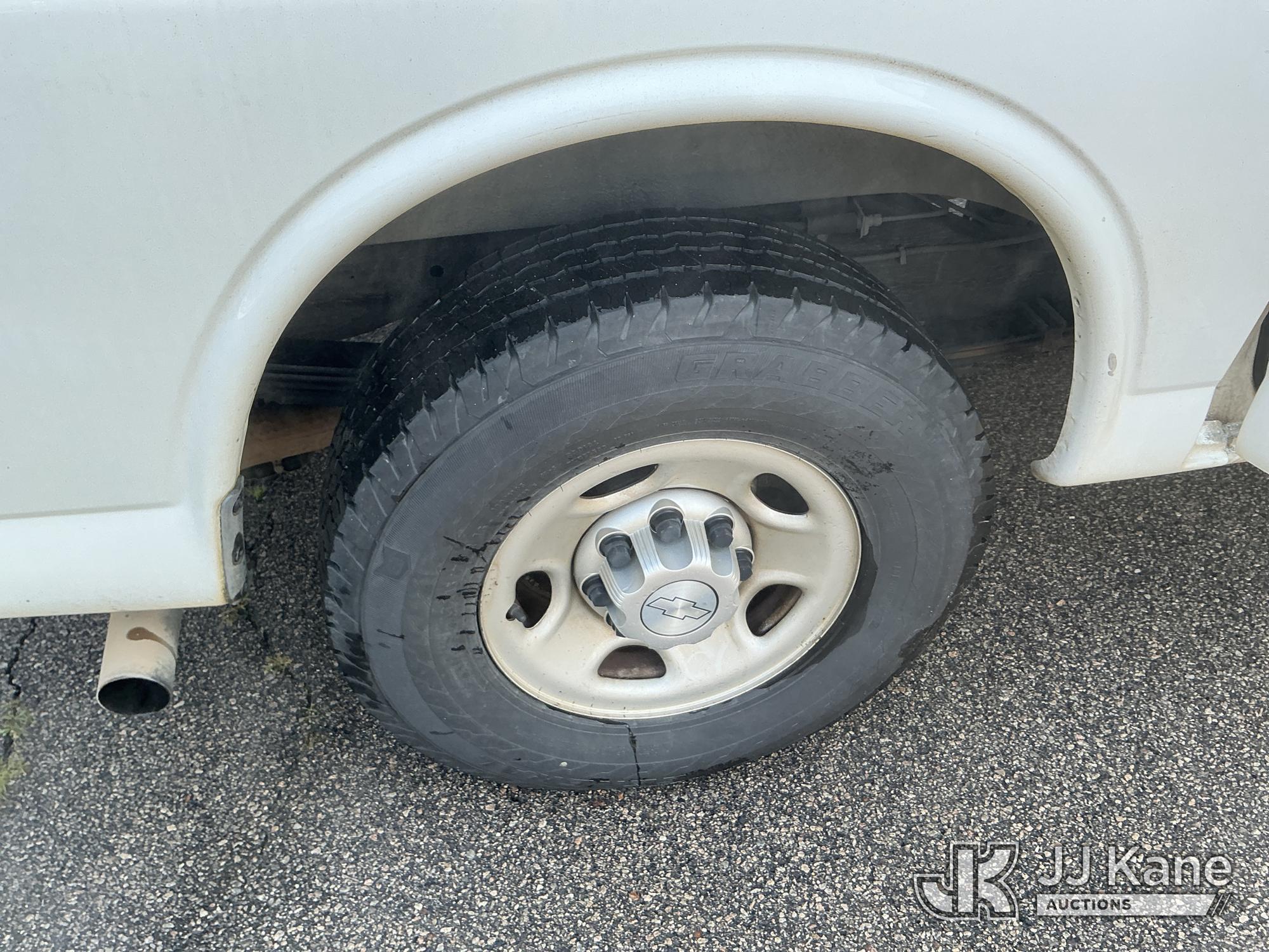 (Garner, NC) 2016 Chevrolet Express G2500 Cargo Van Runs & Moves) (Jump To Start
