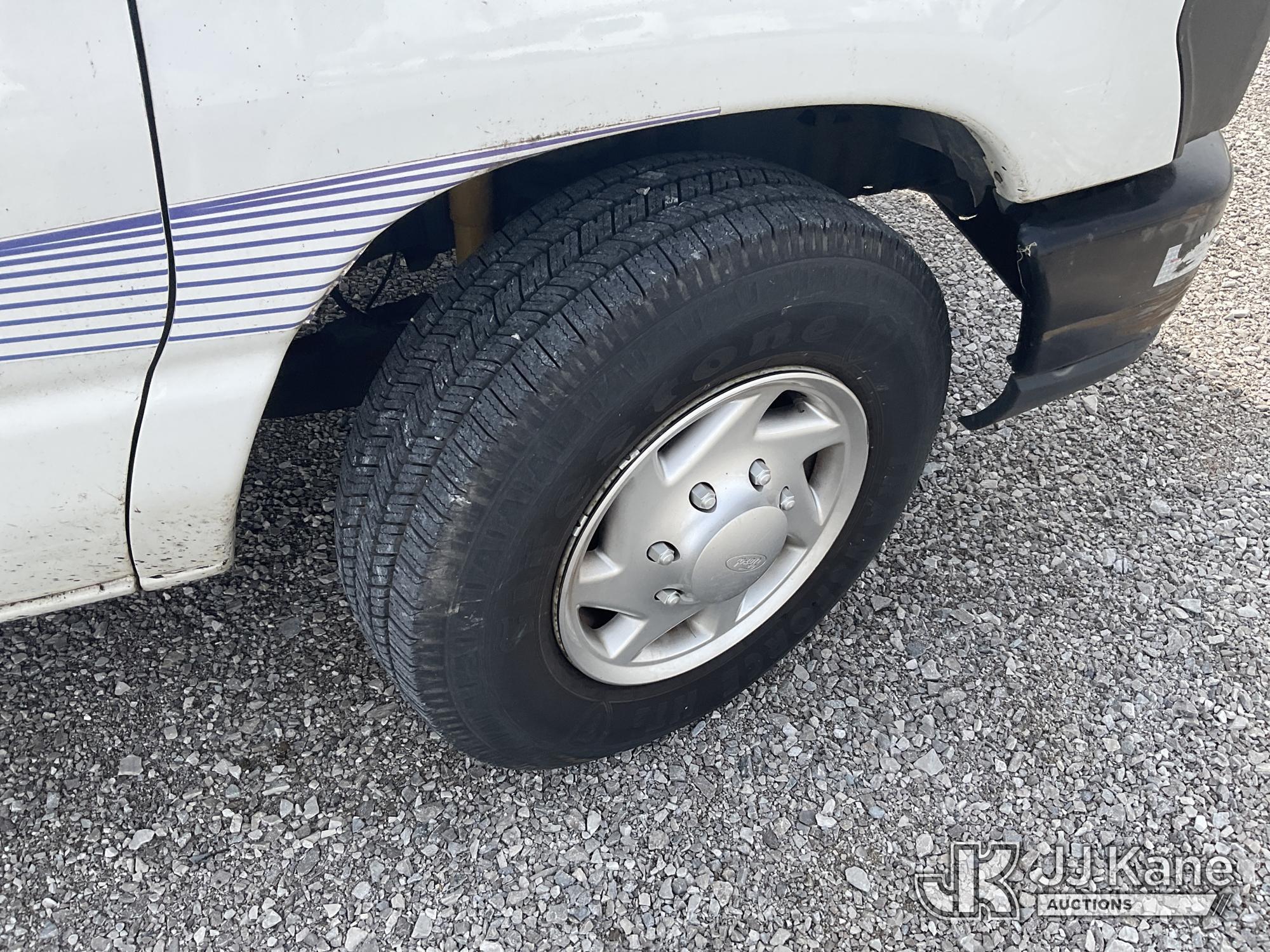 (Verona, KY) 2011 Ford E250 Cargo Van Runs & Moves) (Rust Damage