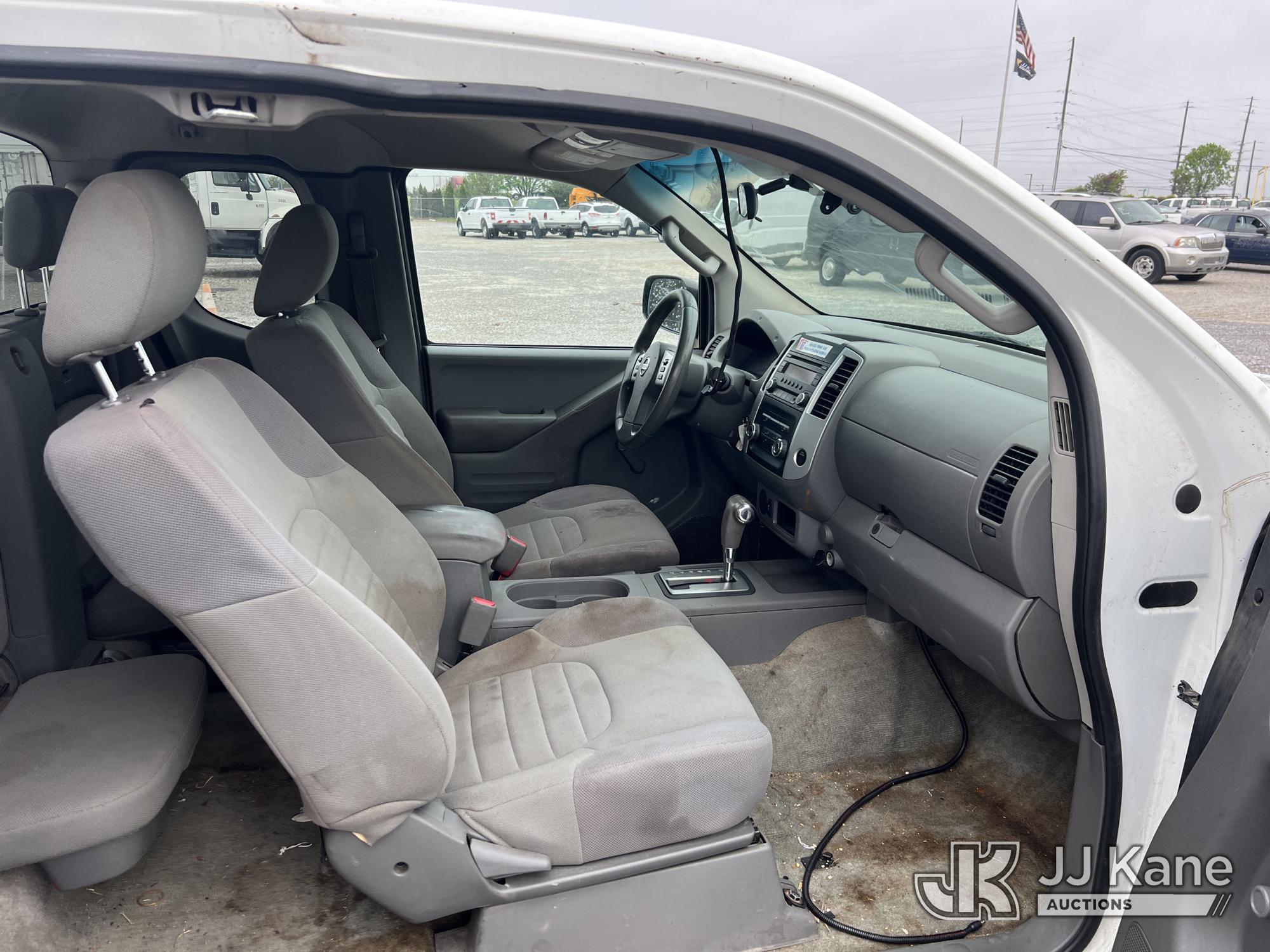 (Villa Rica, GA) 2016 Nissan Frontier Extended-Cab Pickup Truck Runs & Moves) (Check Engine Light On