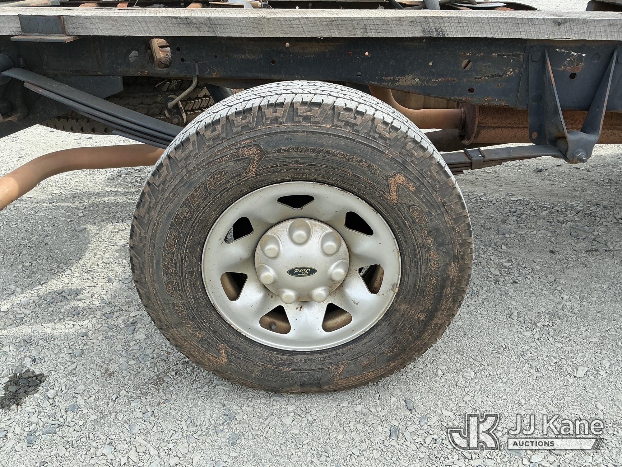 (China Grove, NC) 1999 Ford F-250 4X4 Cab & Chassis Runs & Moves) (ABS Light On, Brake Light On, Mis