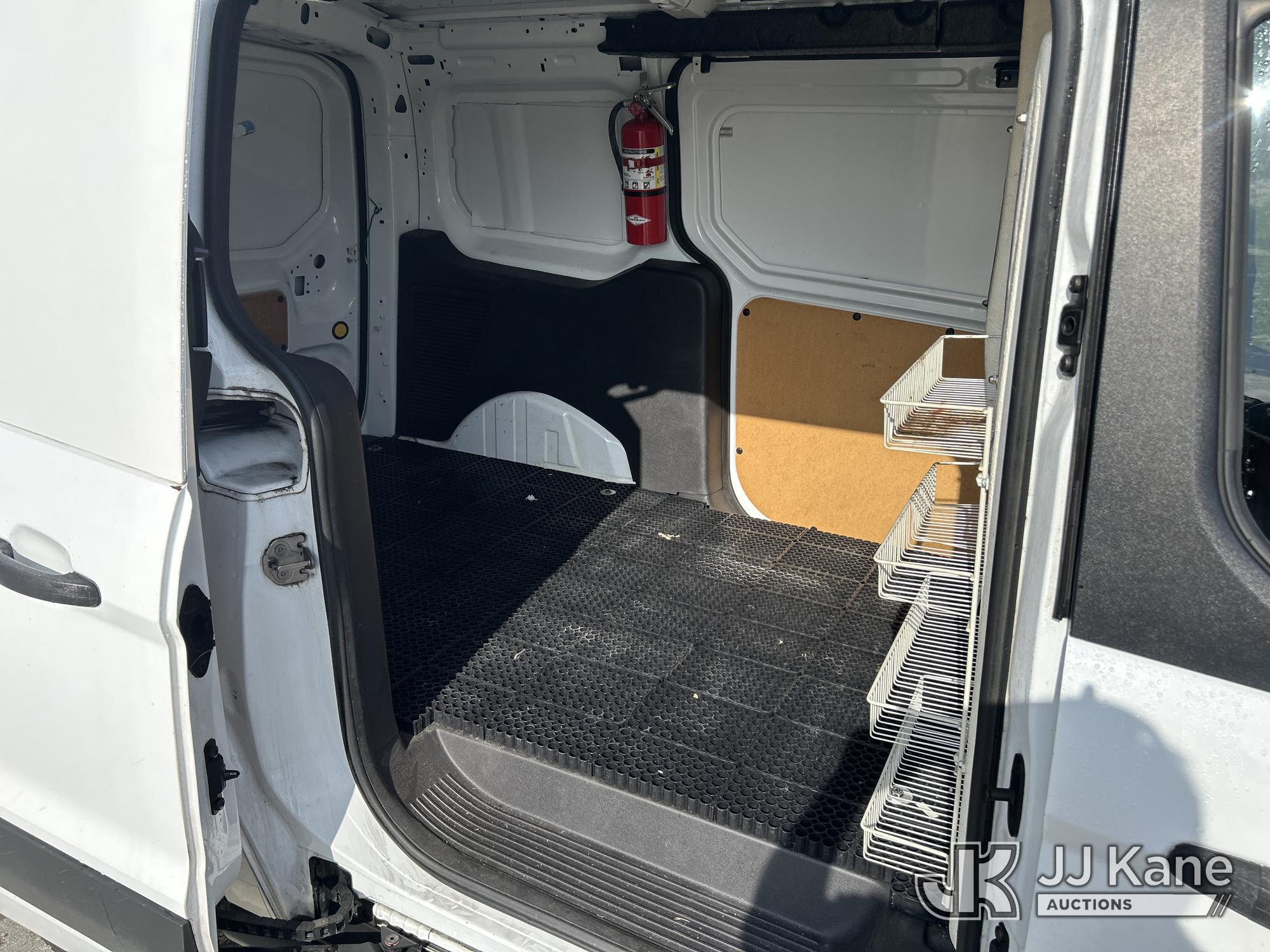 (Riviera Beach, FL) 2017 Ford Transit Connect Mini Cargo Van Runs & Moves) (Paint Damage) (FL Reside