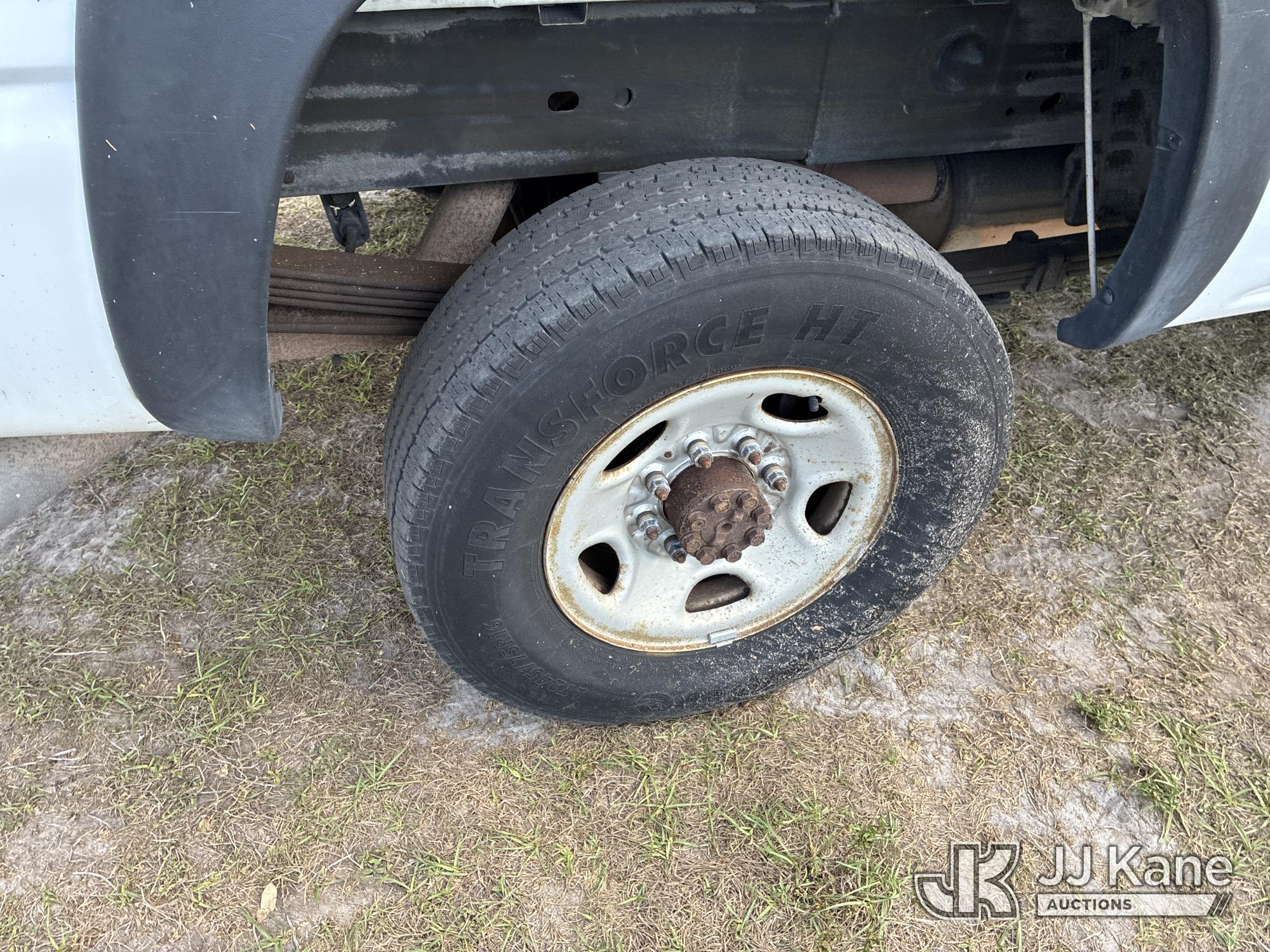 (Tampa, FL) 2005 CHEVROLET 2500 Pickup Truck Runs & Moves) (Jump To Start, Paint & Body Damage, Odom