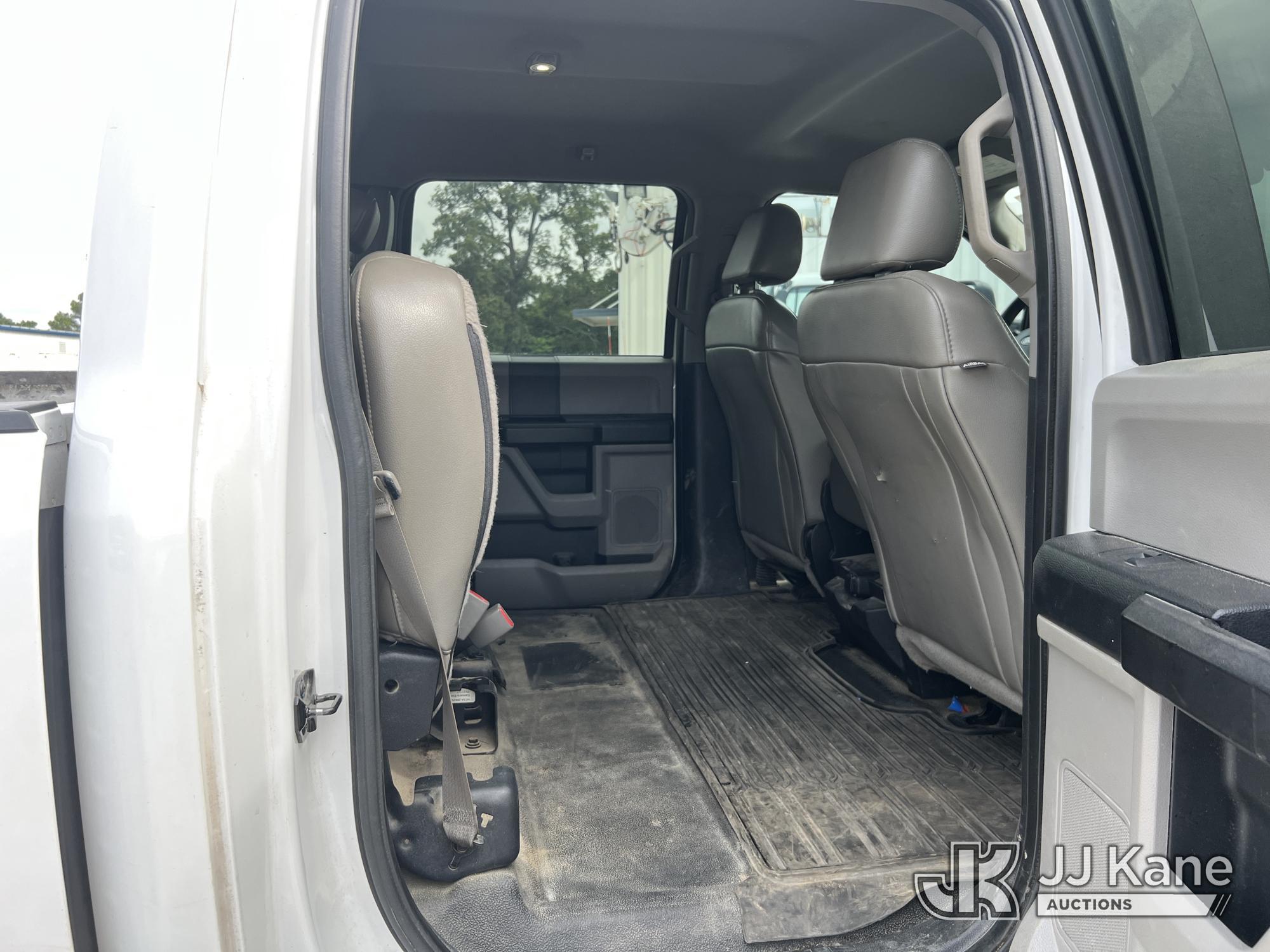 (College Park, GA) 2017 Ford F250 SD 4x4 Crew-Cab Pickup Truck Runs & Moves) (Engine Tick