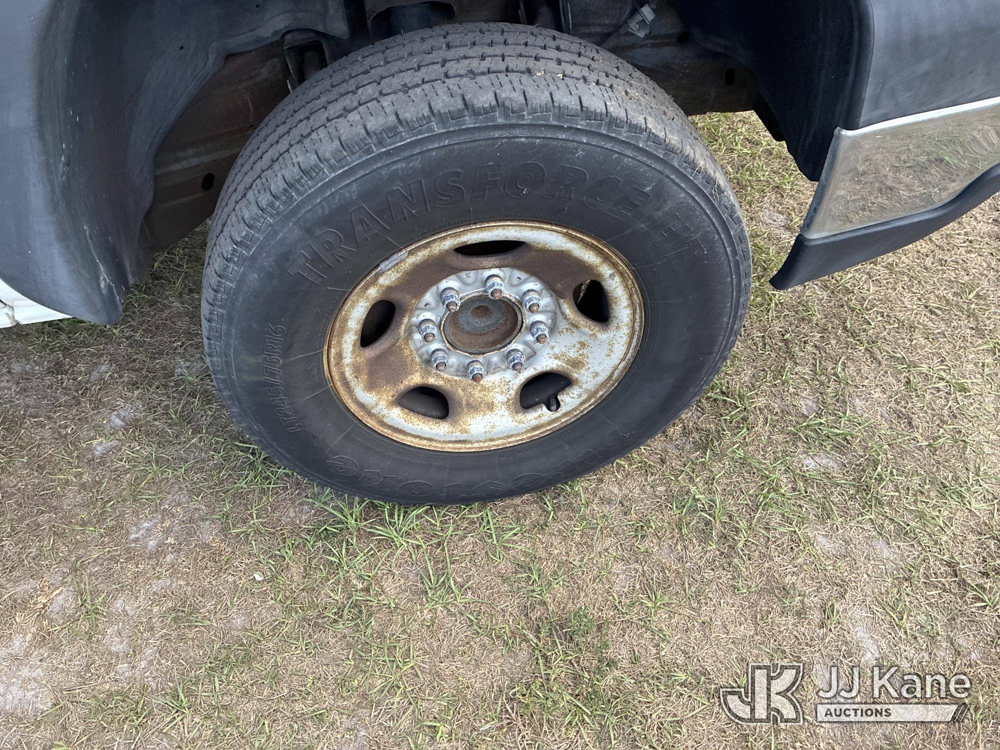 (Tampa, FL) 2005 CHEVROLET 2500 Pickup Truck Runs & Moves) (Jump To Start, Paint & Body Damage, Odom