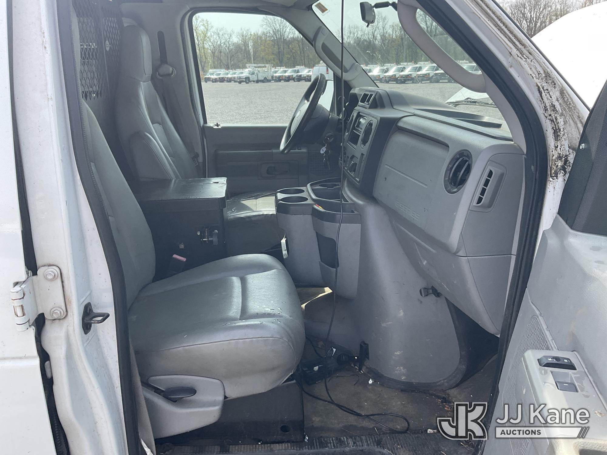 (Verona, KY) 2011 Ford E250 Cargo Van Runs & Moves) (Rust Damage