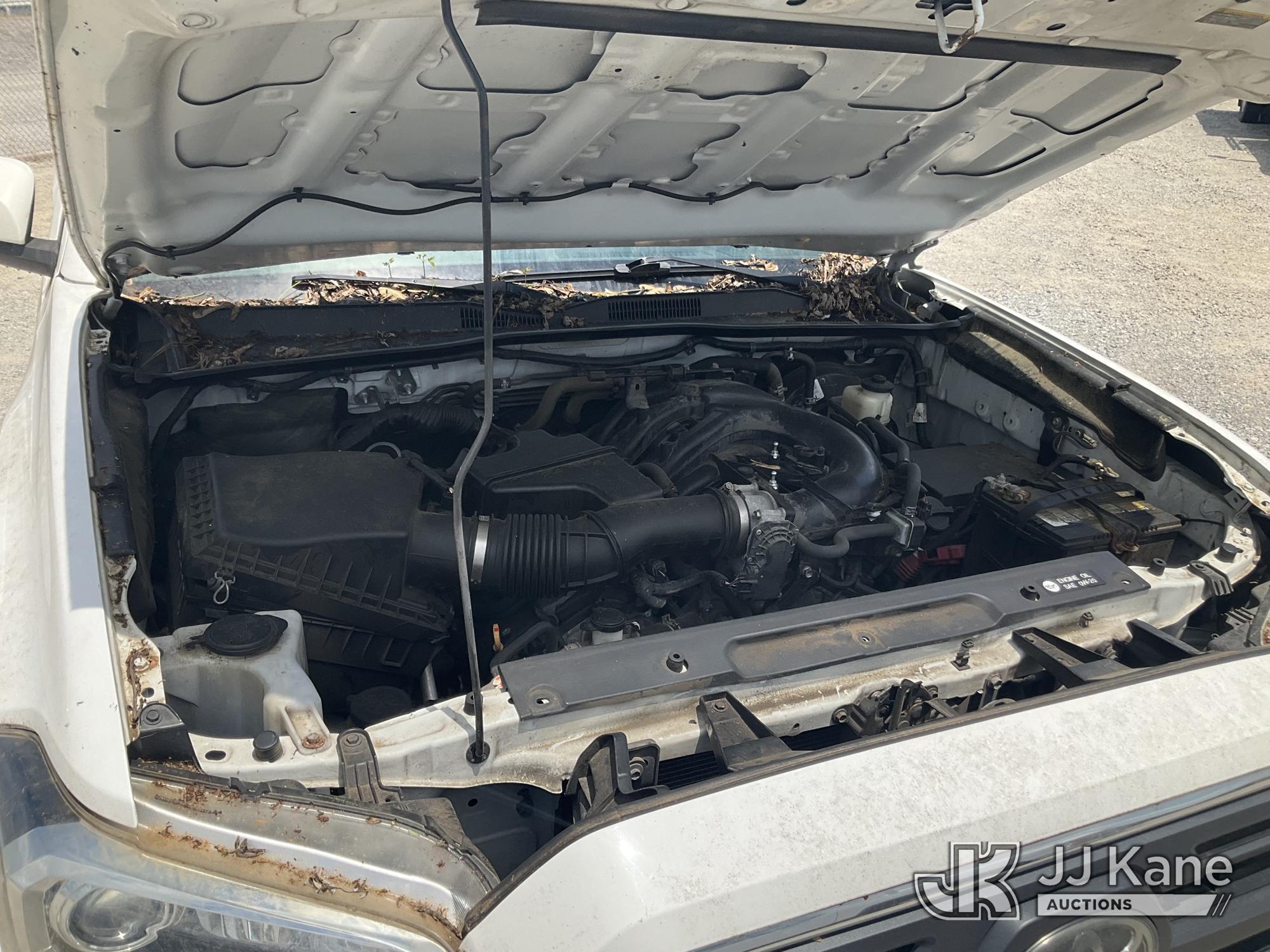 (Villa Rica, GA) 2018 Toyota Tacoma 4x4 Extended-Cab Pickup Truck Runs) (Intermittently Moves, Wreck