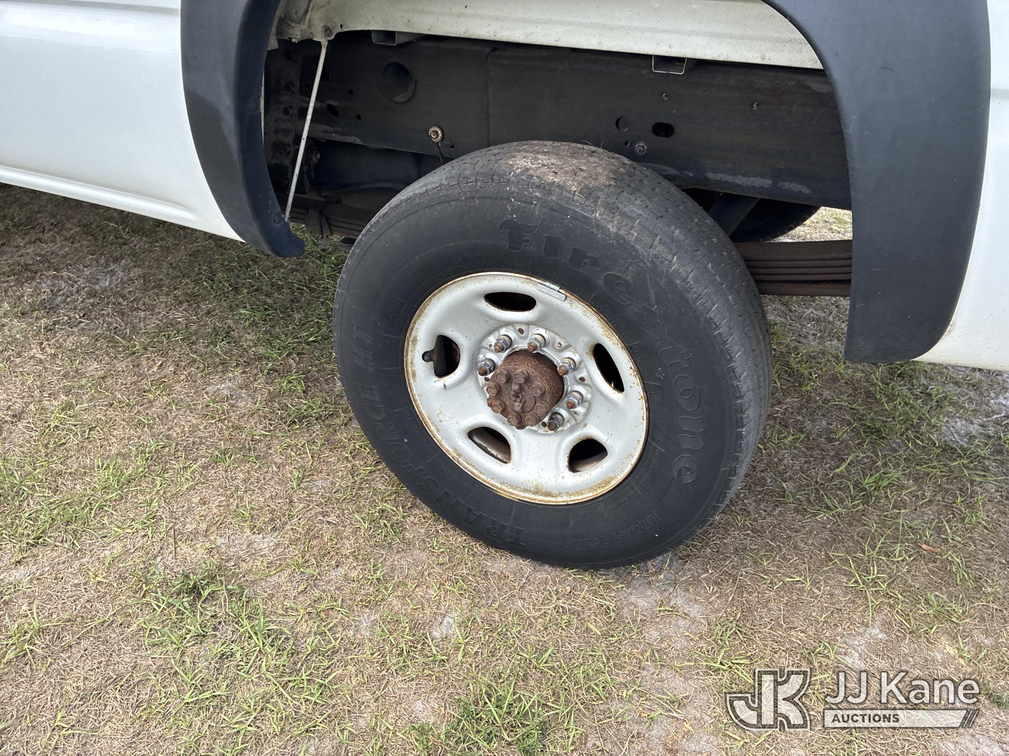 (Tampa, FL) 2005 CHEVROLET 2500 Pickup Truck Runs & Moves) (Jump To Start, Paint & Body Damage, Odom