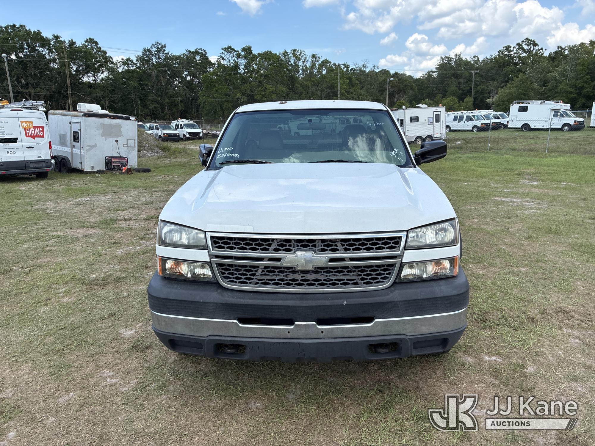 (Tampa, FL) 2005 CHEVROLET 2500 Pickup Truck Runs & Moves) (Jump To Start, Paint & Body Damage, Odom