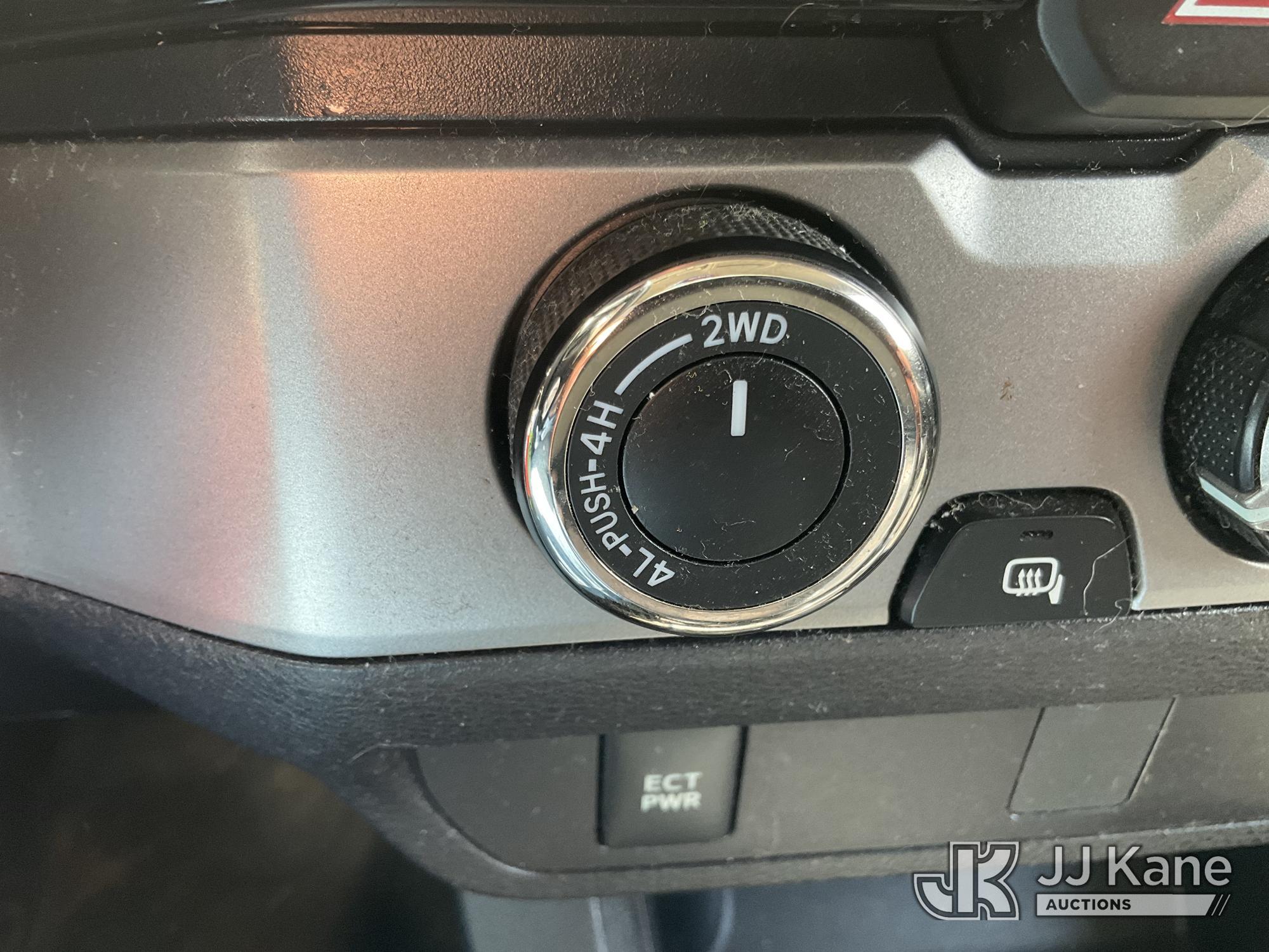 (Villa Rica, GA) 2018 Toyota Tacoma 4x4 Extended-Cab Pickup Truck Runs) (Intermittently Moves, Wreck
