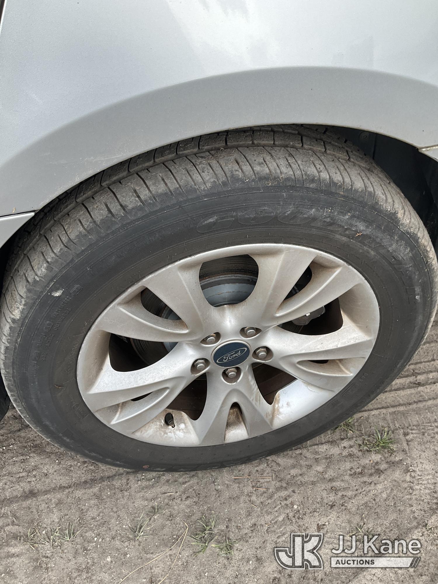 (Ocala, FL) 2012 Ford Taurus 4-Door Sedan Runs & Moves) (Jump To Start, Minor Body Damage, Paint Dam