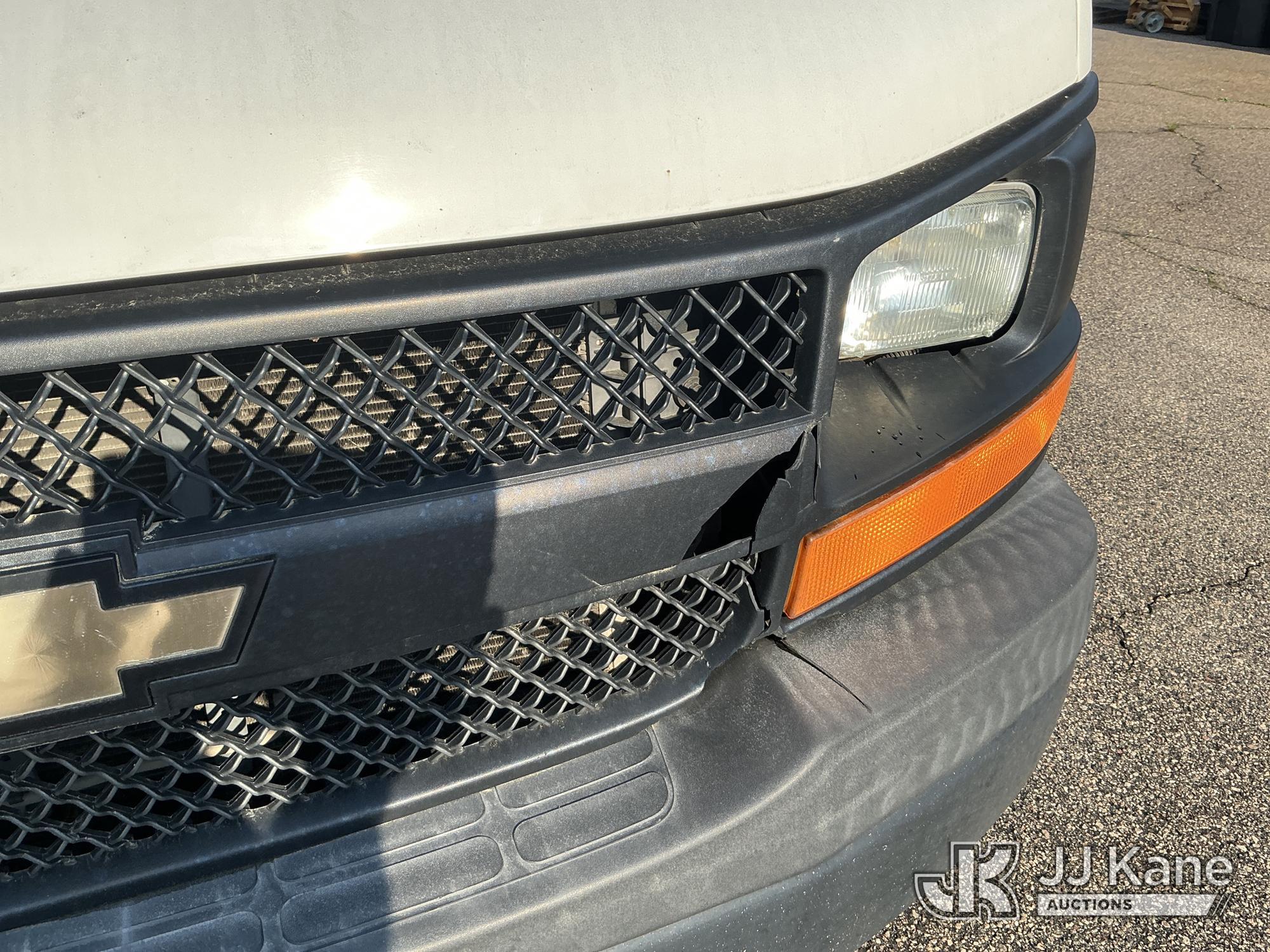 (Garner, NC) 2016 Chevrolet Express G2500 Cargo Van Runs & Moves) (Jump To Start