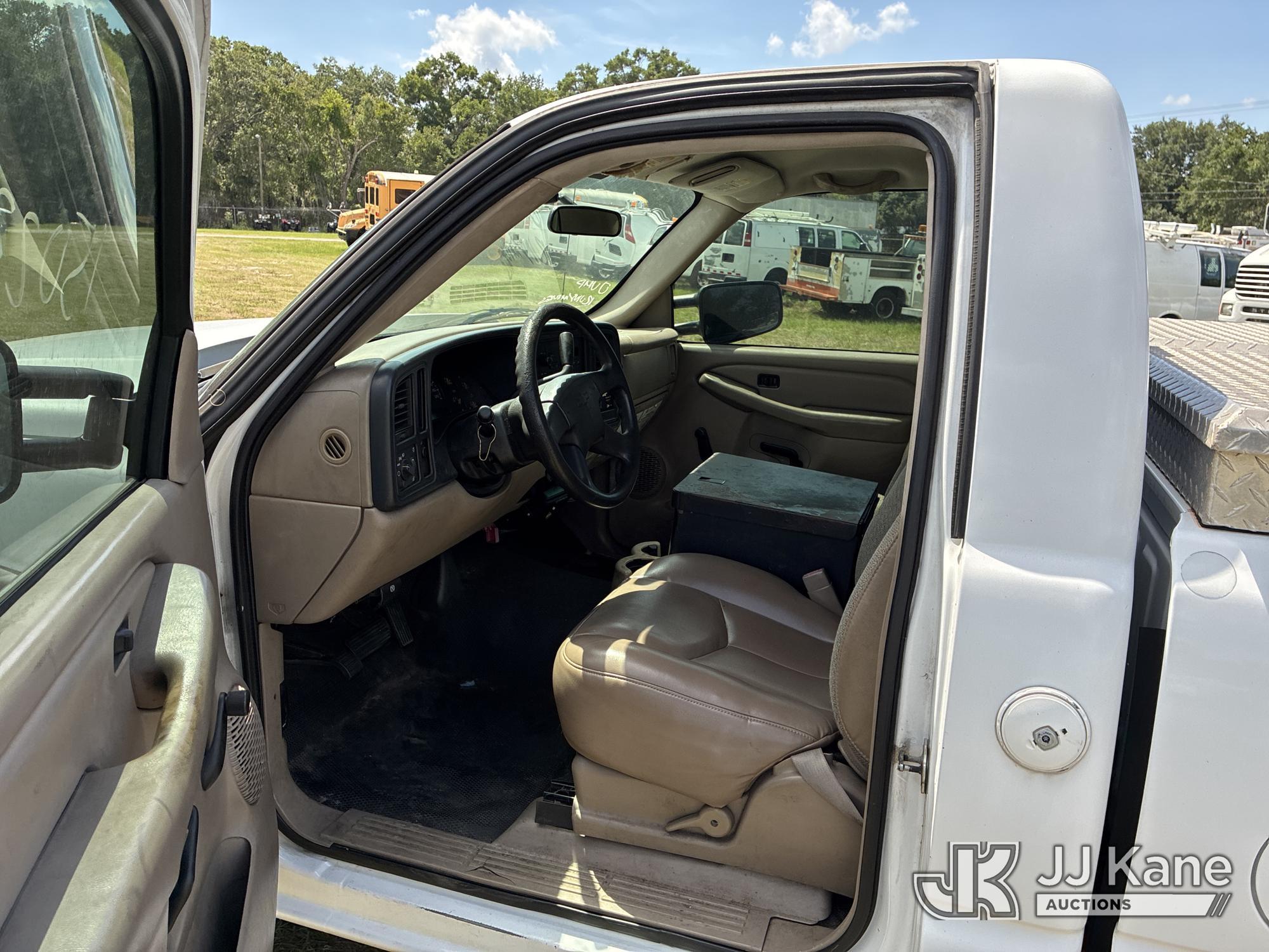 (Tampa, FL) 2005 CHEVROLET 2500 Pickup Truck Runs & Moves) (Jump To Start, Paint & Body Damage, Odom