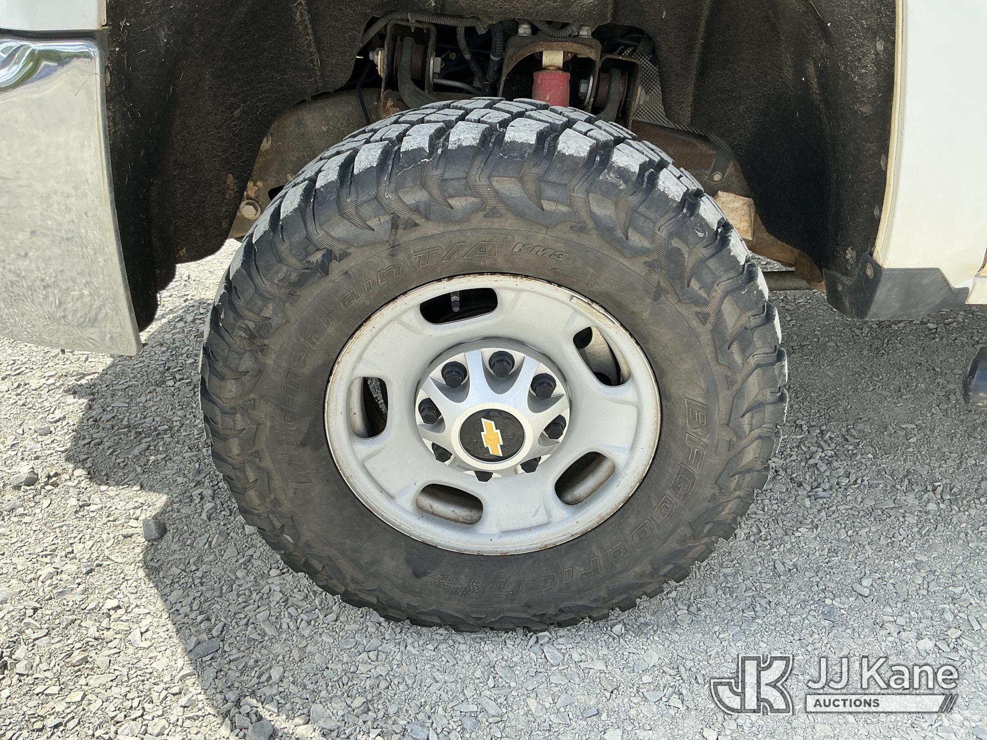 (China Grove, NC) 2018 Chevrolet Silverado 2500HD 4x4 Extended-Cab Pickup Truck Runs & Moves) (Check