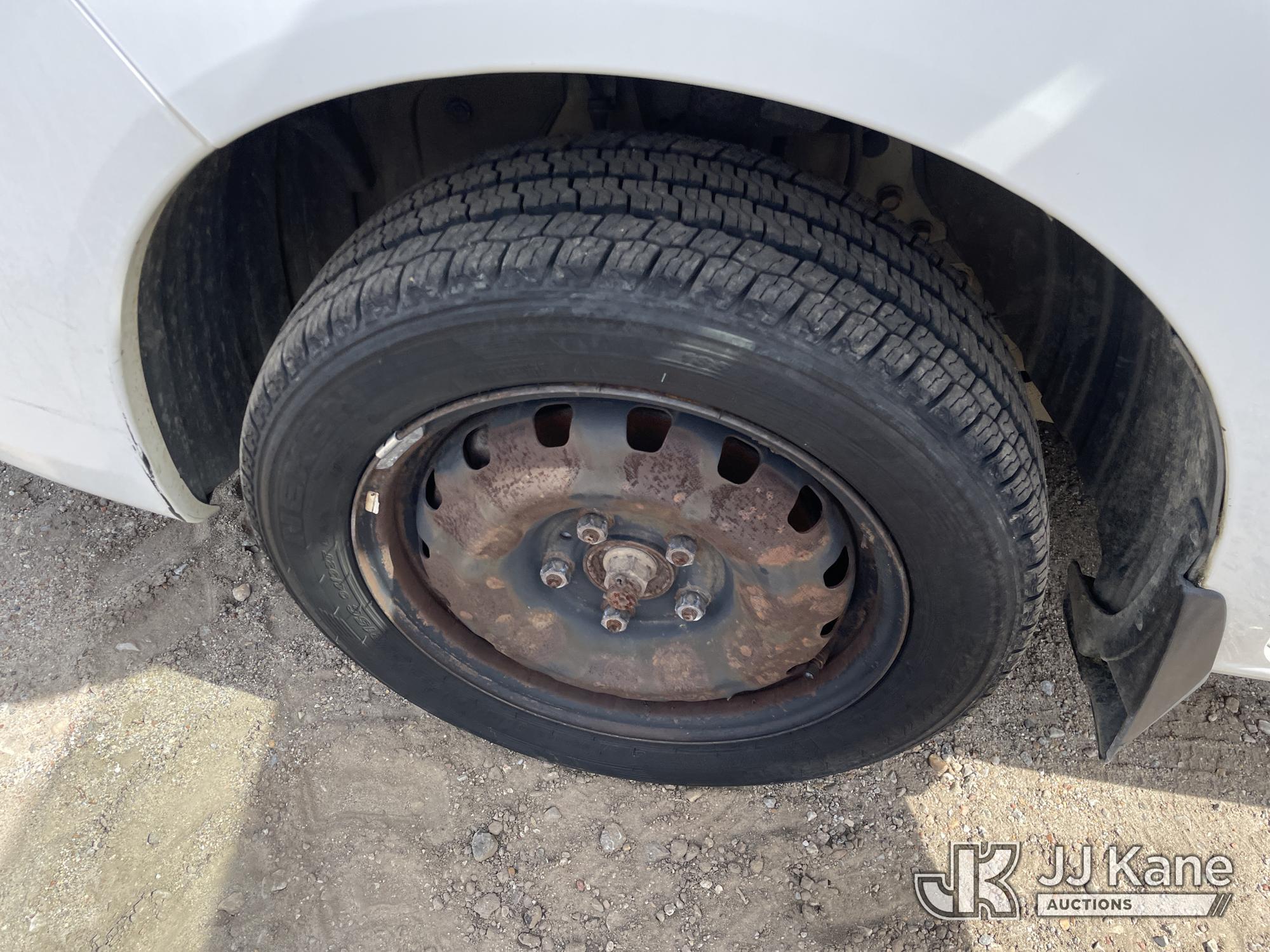 (Defuniak Springs, FL) 2015 Nissan NV200 Mini Cargo Van, (Utility Owned) Runs & Moves) (Paint Damage