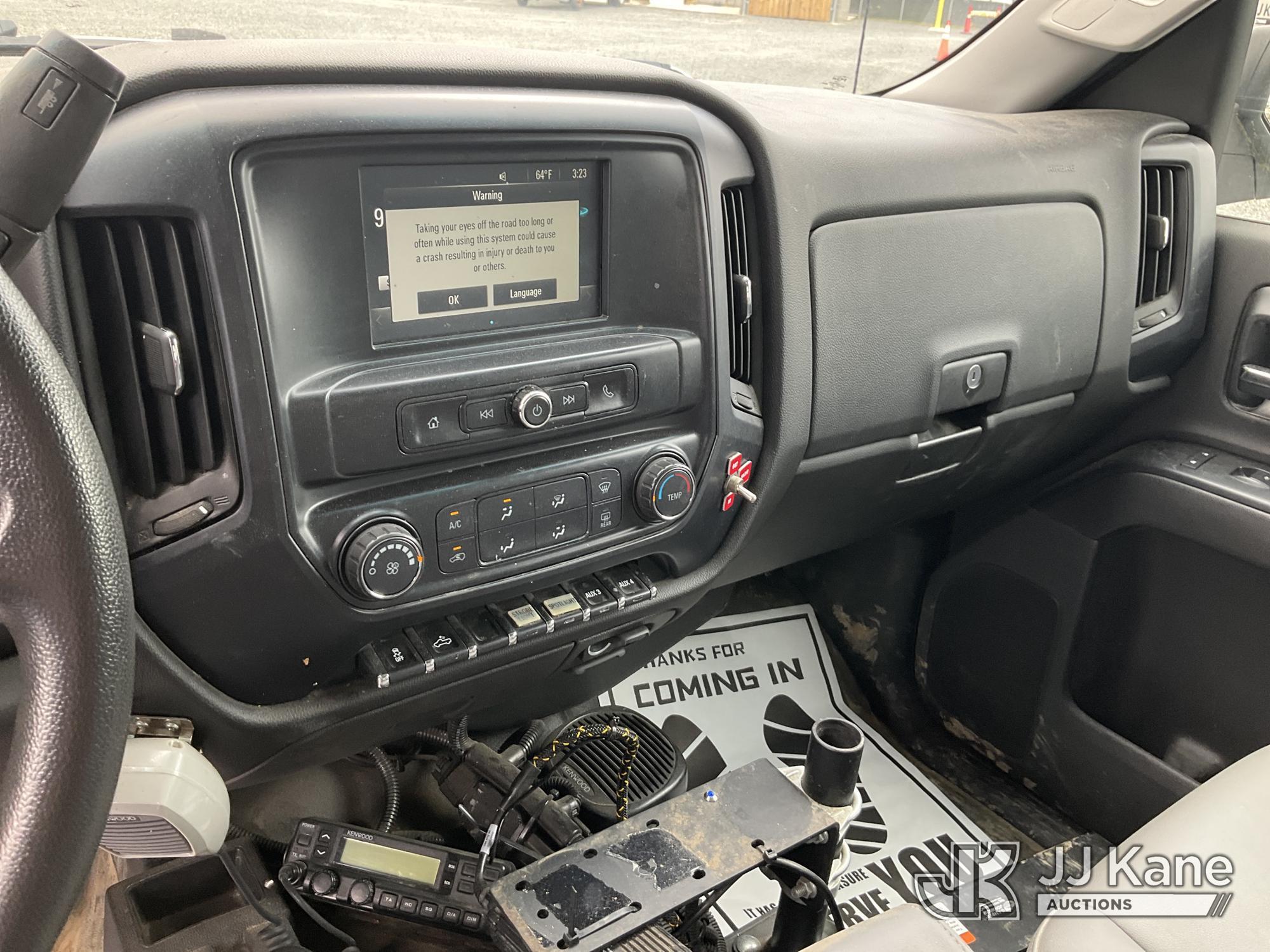 (China Grove, NC) 2017 Chevrolet Silverado 1500 4X4 Crew-Cab Pickup Truck Runs & Moves) (Check Engin