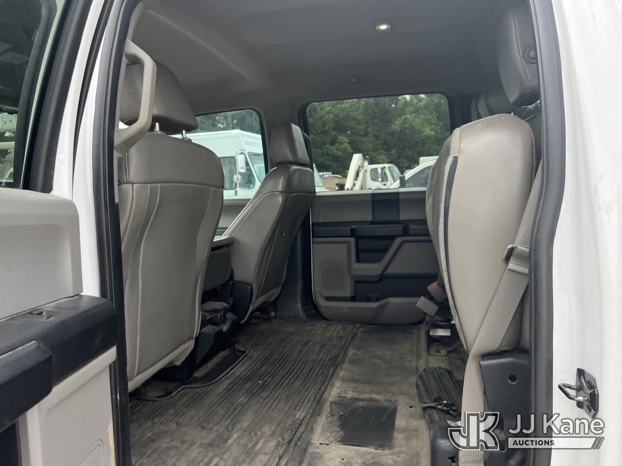 (College Park, GA) 2017 Ford F250 SD 4x4 Crew-Cab Pickup Truck Runs & Moves) (Engine Tick
