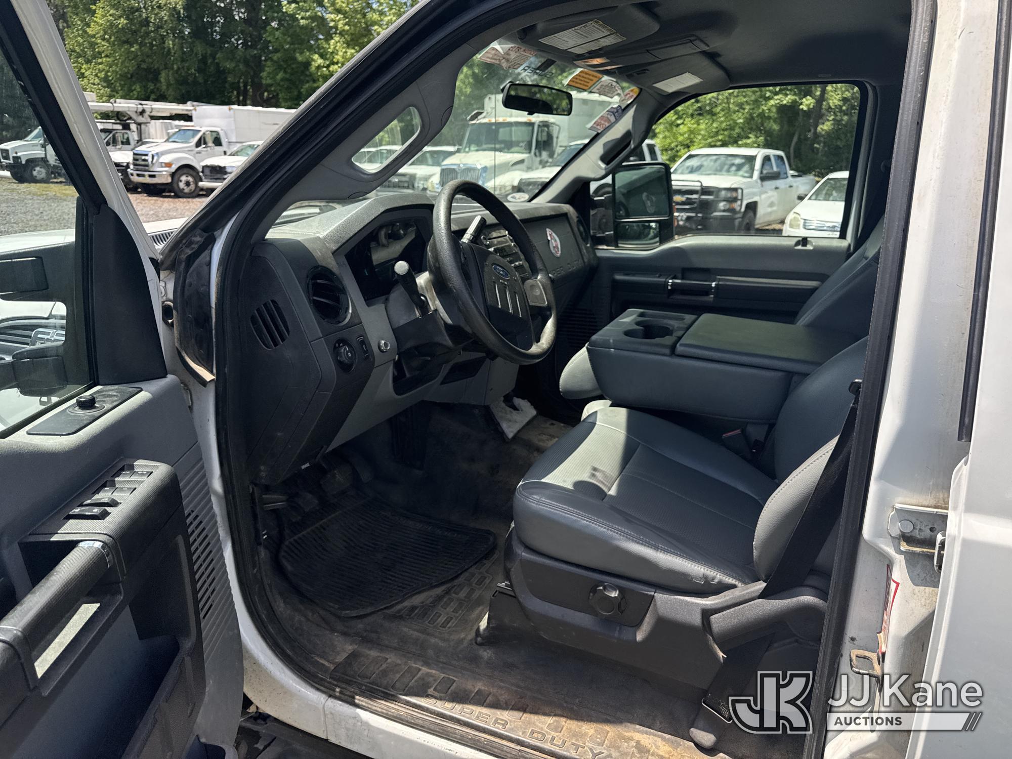 (Wakefield, VA) 2013 Ford F250 Crew-Cab Pickup Truck Runs & Moves) (Check Engine Light On, Body/Pain
