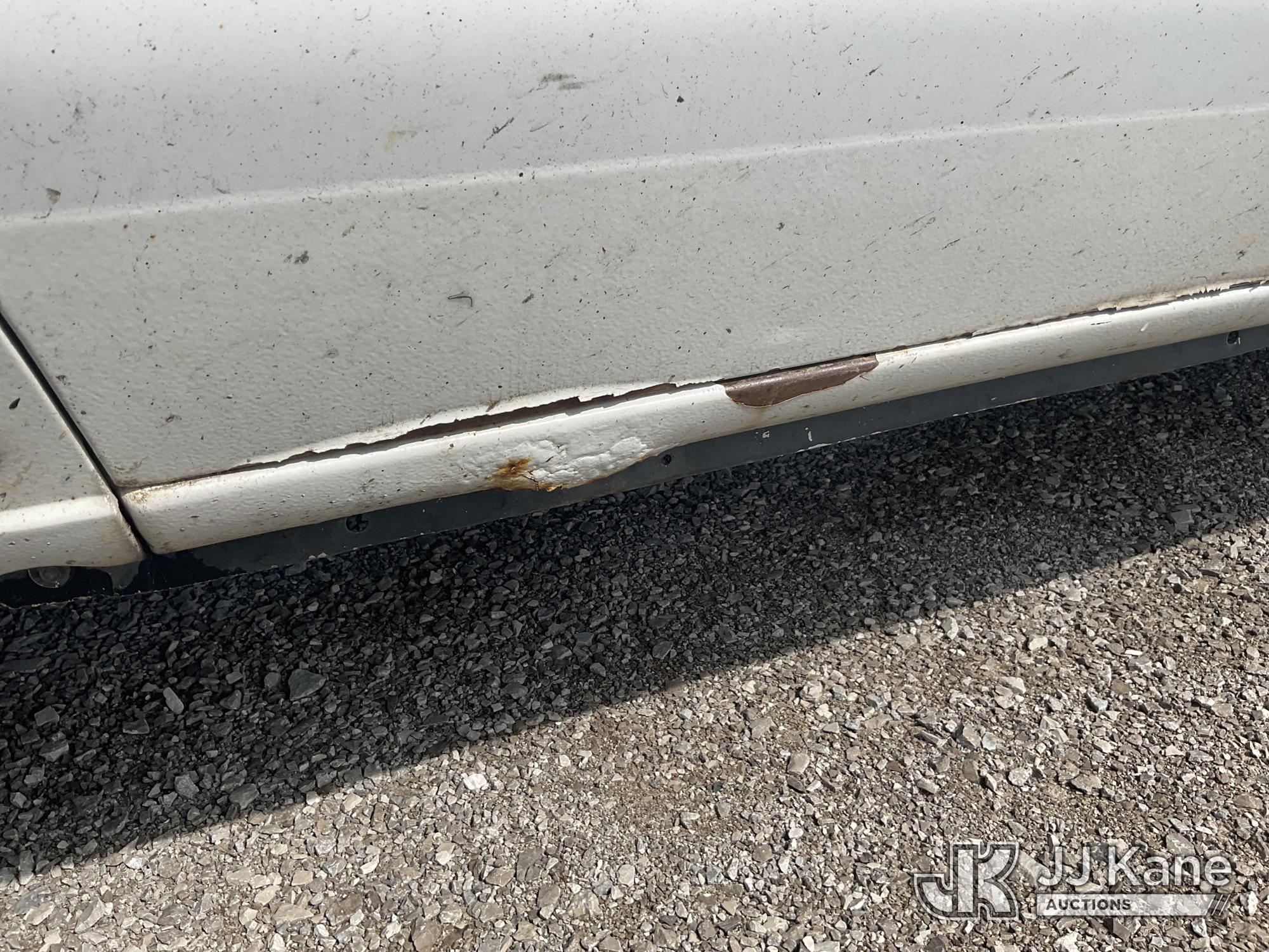 (Verona, KY) 2011 Ford E250 Cargo Van Runs & Moves) (Rust Damage