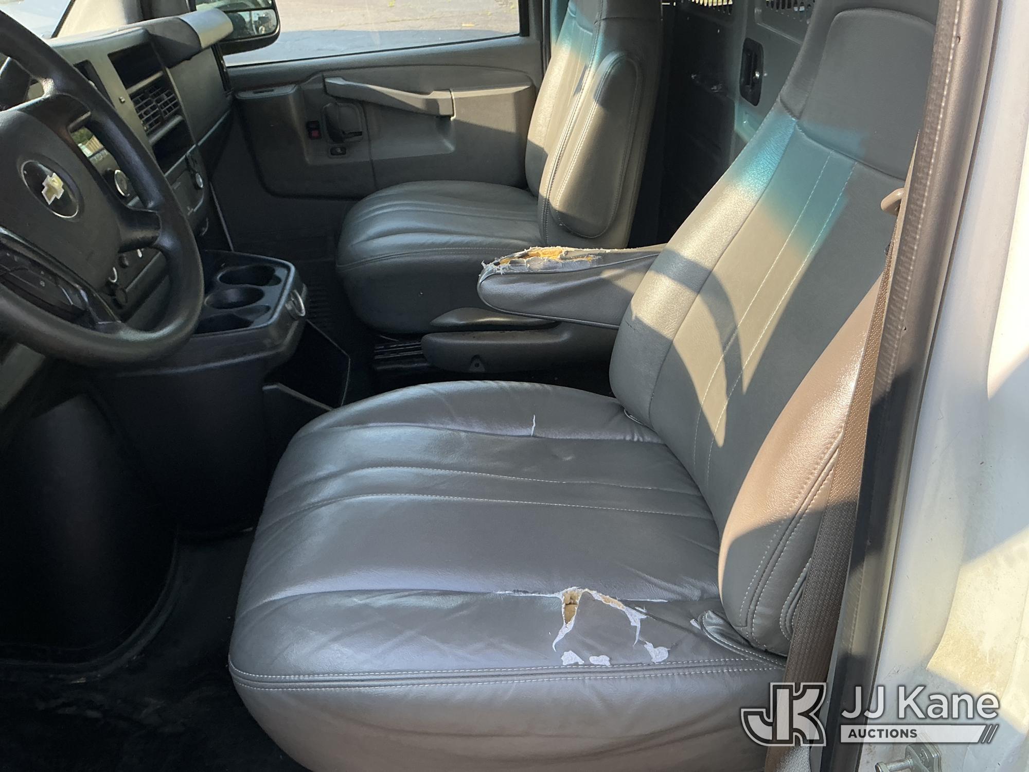 (Garner, NC) 2016 Chevrolet Express G2500 Cargo Van Runs & Moves) (Jump To Start