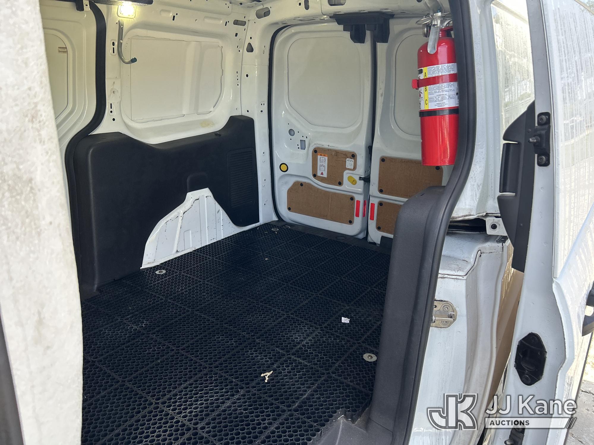 (Riviera Beach, FL) 2017 Ford Transit Connect Mini Cargo Van Runs & Moves) (Paint Damage) (FL Reside