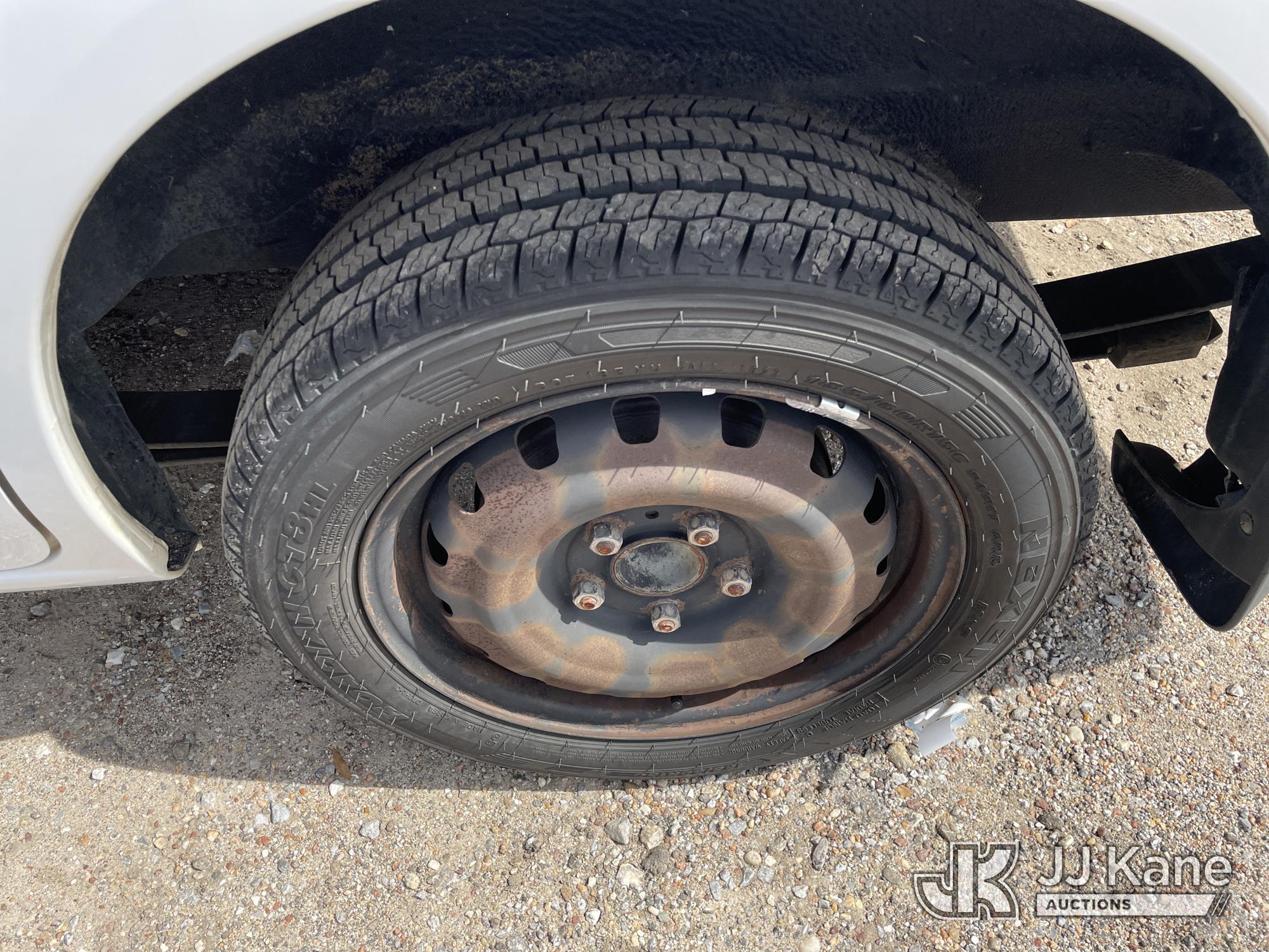 (Defuniak Springs, FL) 2015 Nissan NV200 Mini Cargo Van, (Utility Owned) Runs & Moves) (Paint Damage