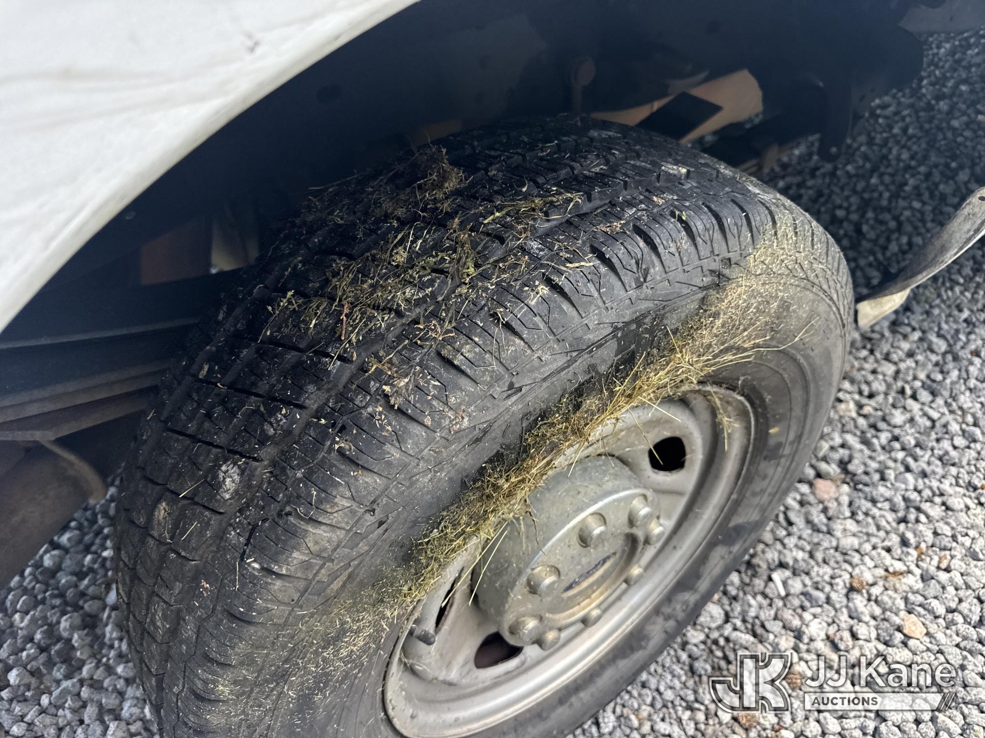 (Wakefield, VA) 2013 Ford F250 Crew-Cab Pickup Truck Runs & Moves) (Check Engine Light On, Body/Pain