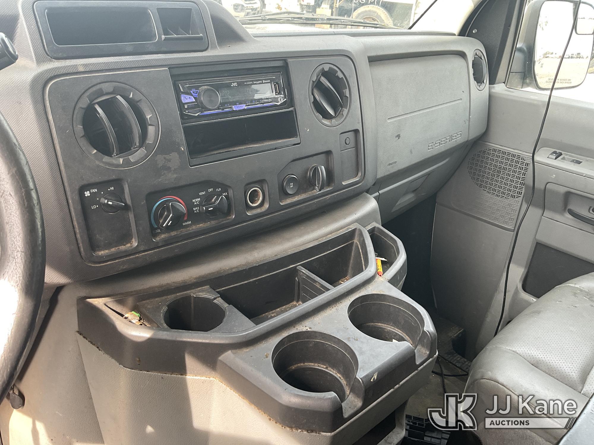 (Verona, KY) 2011 Ford E250 Cargo Van Runs & Moves) (Rust Damage