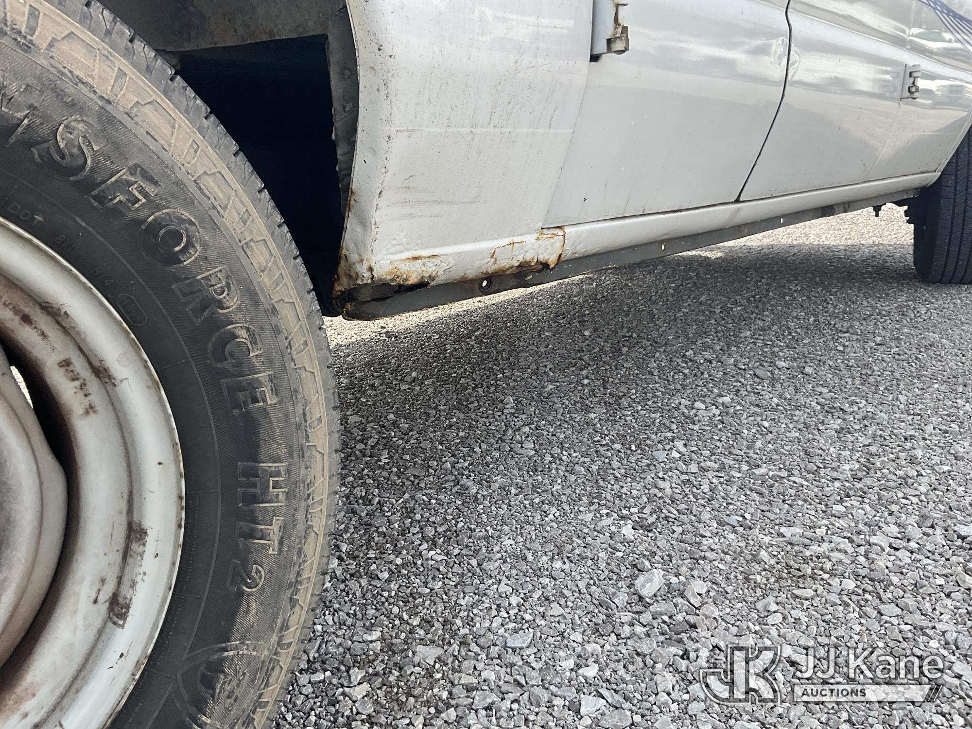 (Verona, KY) 2011 Ford E250 Cargo Van Runs & Moves) (Rust Damage