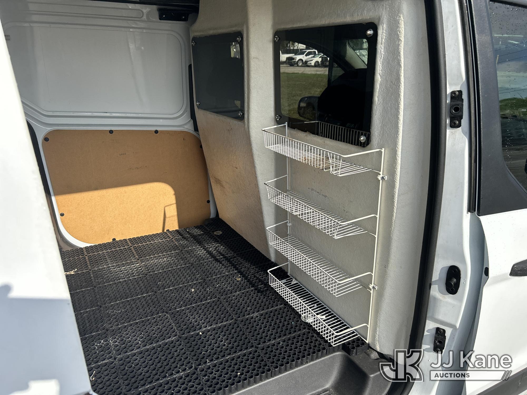 (Riviera Beach, FL) 2017 Ford Transit Connect Mini Cargo Van Runs & Moves) (Paint Damage) (FL Reside