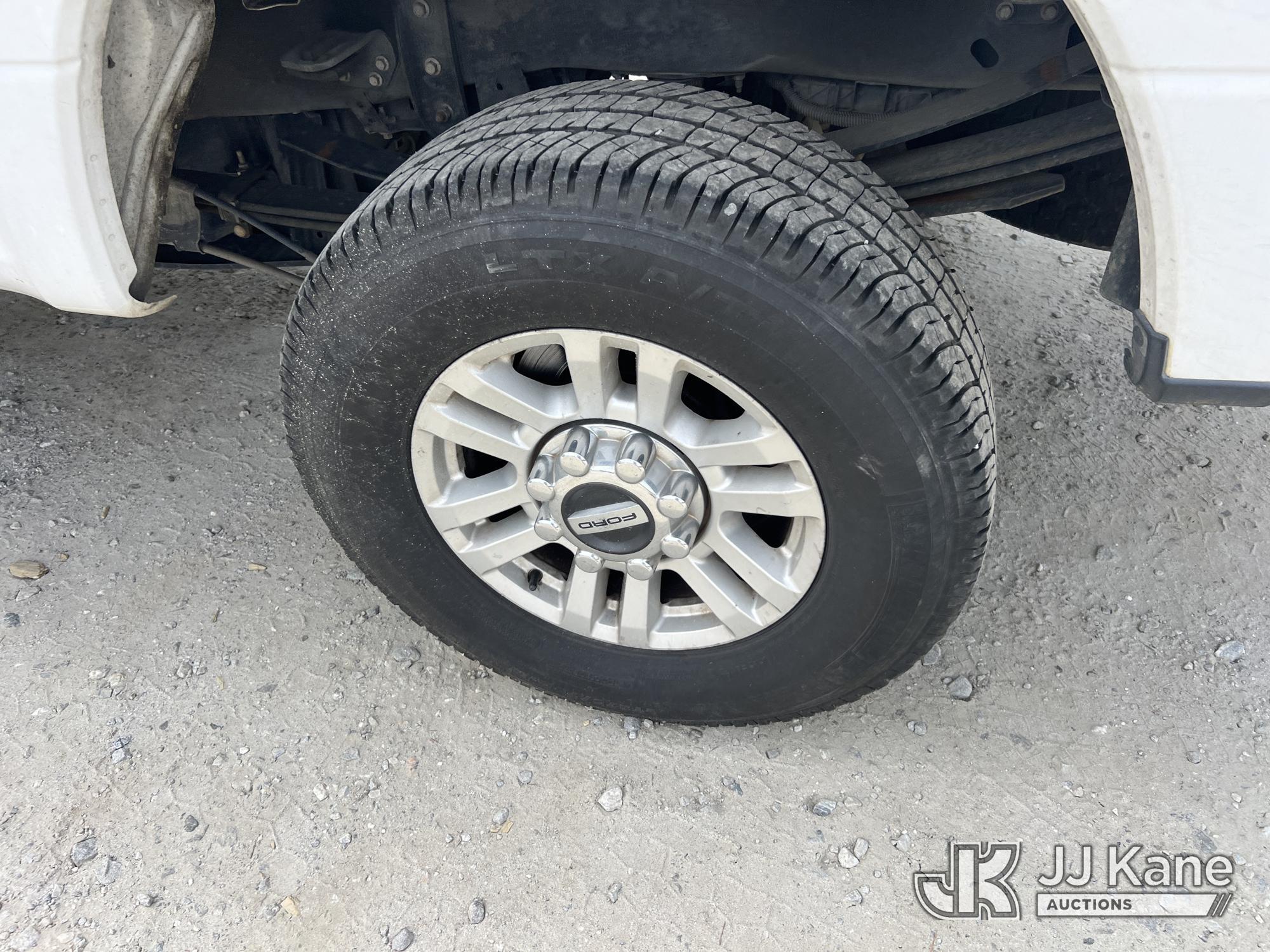 (College Park, GA) 2017 Ford F250 SD 4x4 Crew-Cab Pickup Truck Runs & Moves) (Engine Tick