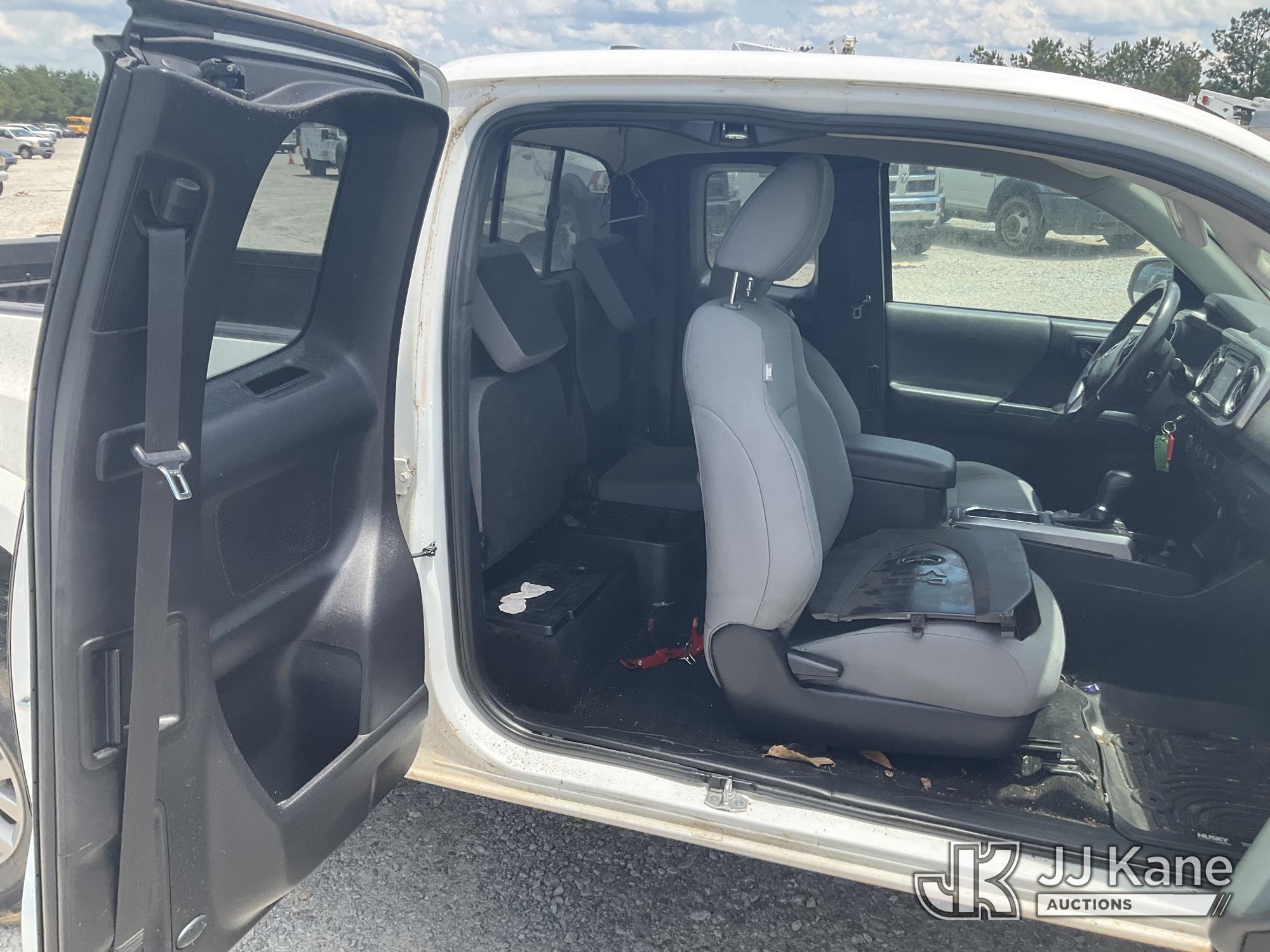 (Villa Rica, GA) 2018 Toyota Tacoma 4x4 Extended-Cab Pickup Truck Runs) (Intermittently Moves, Wreck