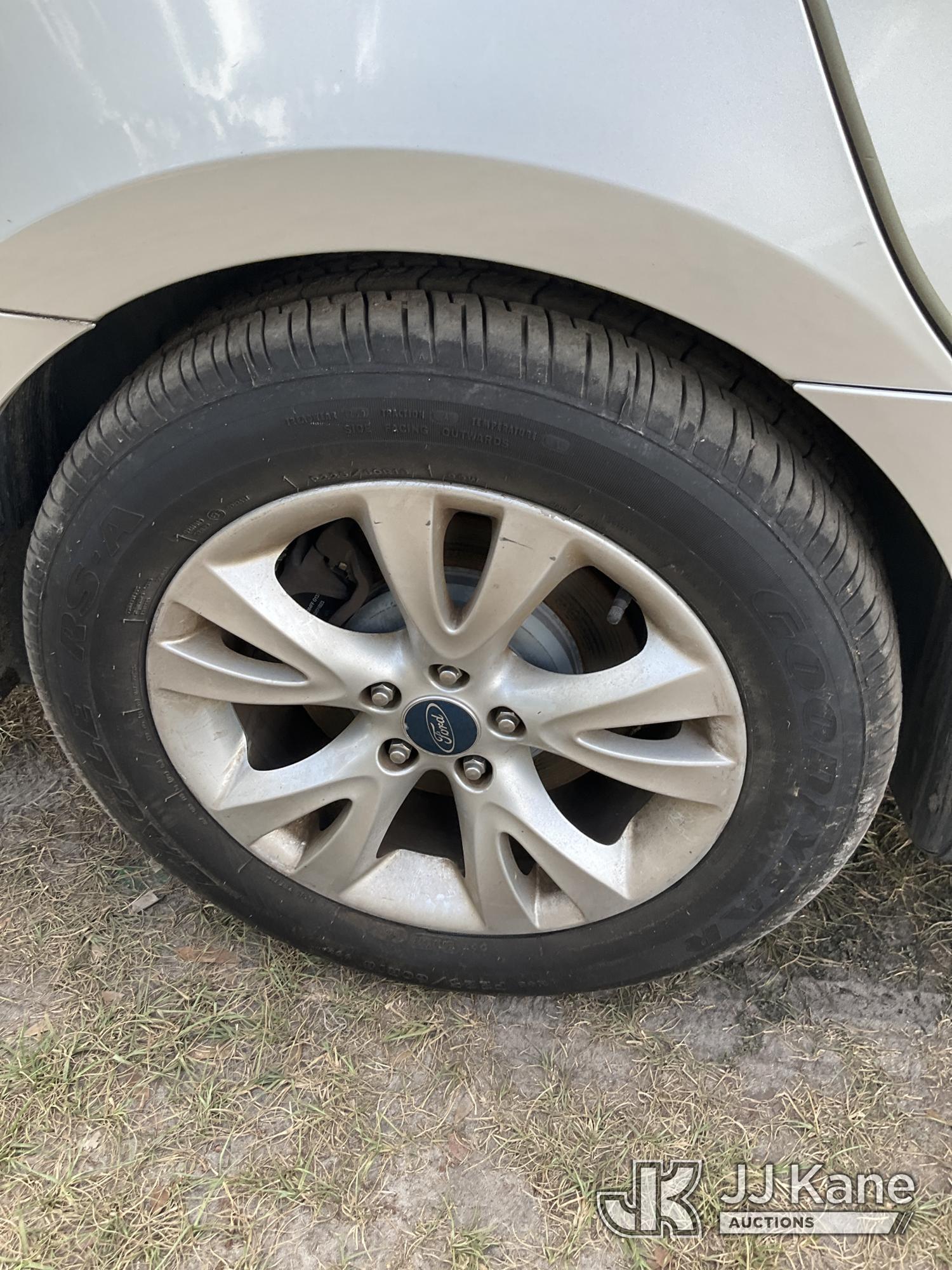 (Ocala, FL) 2012 Ford Taurus 4-Door Sedan Runs & Moves) (Jump To Start, Minor Body Damage, Paint Dam