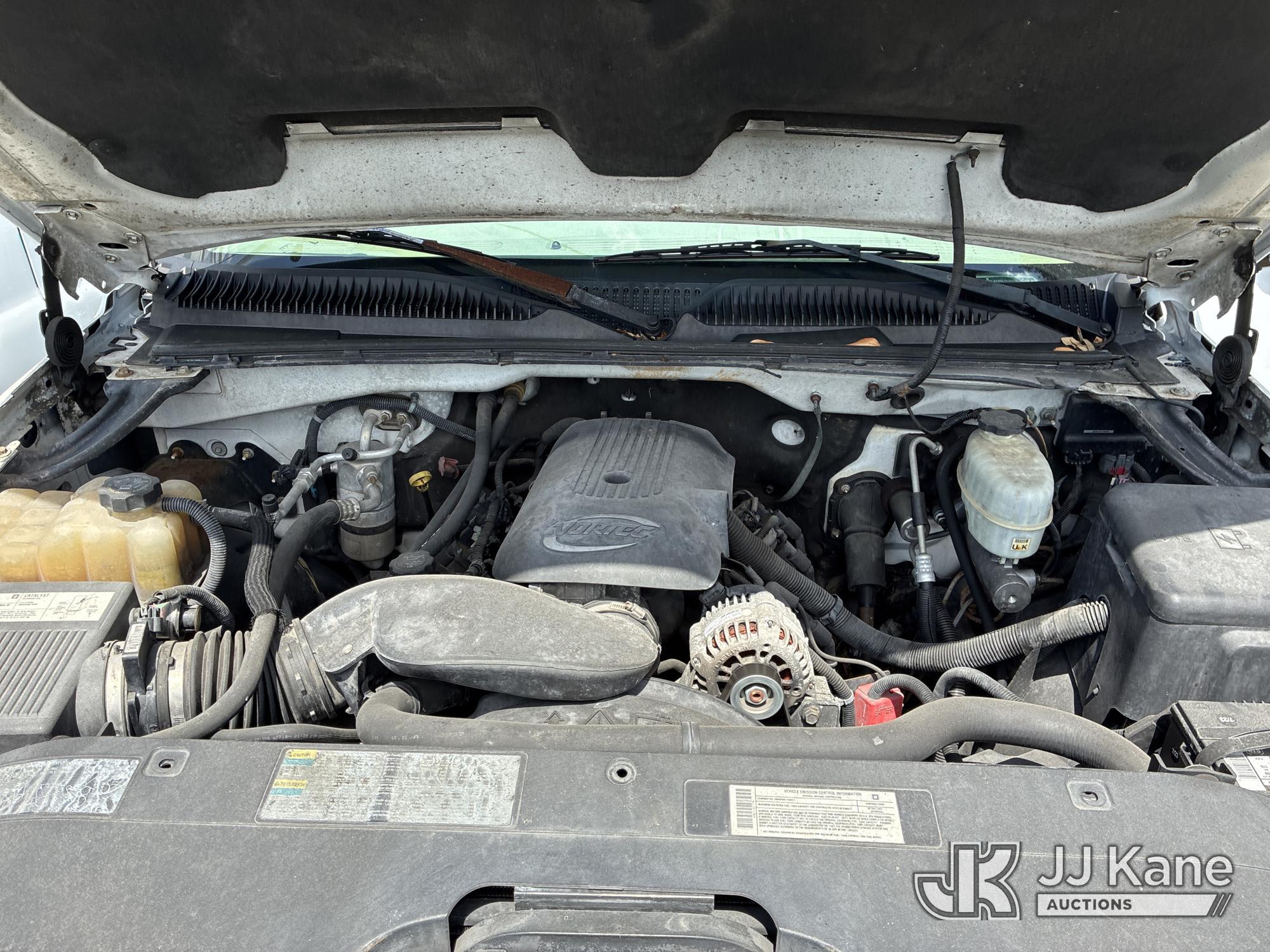 (Tampa, FL) 2005 CHEVROLET 2500 Pickup Truck Runs & Moves) (Jump To Start, Paint & Body Damage, Odom