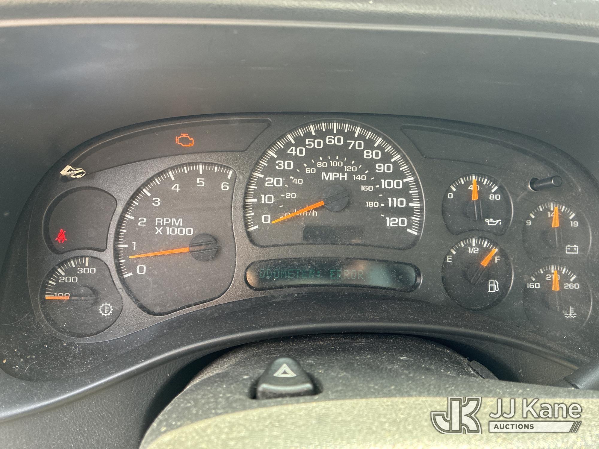(Tampa, FL) 2005 CHEVROLET 2500 Pickup Truck Runs & Moves) (Jump To Start, Paint & Body Damage, Odom